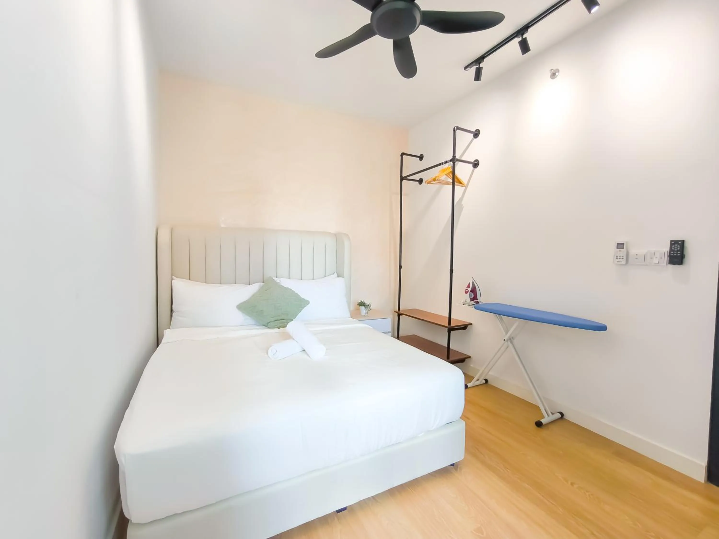 Bed in Edumetro @ Subang Jaya by Manhattan Group