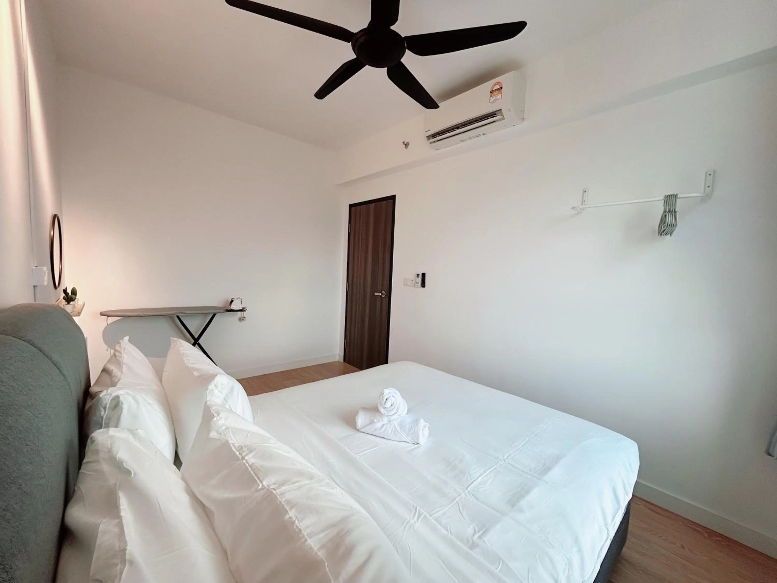 Bed in Edumetro @ Subang Jaya by Manhattan Group