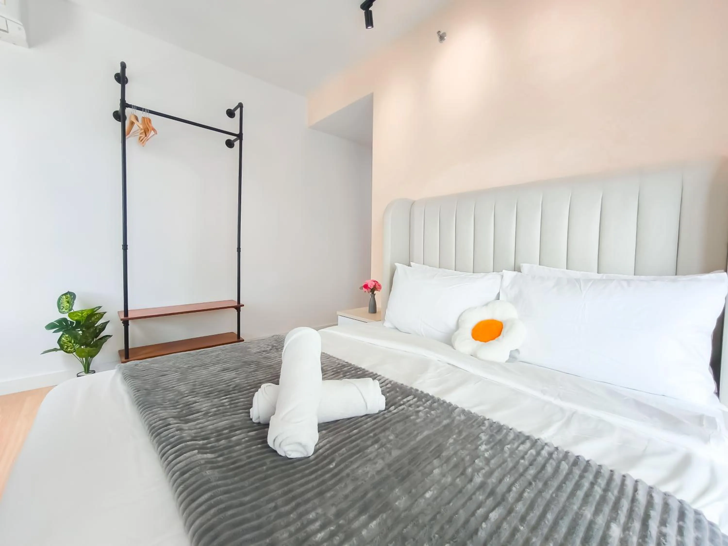 Bed in Edumetro @ Subang Jaya by Manhattan Group