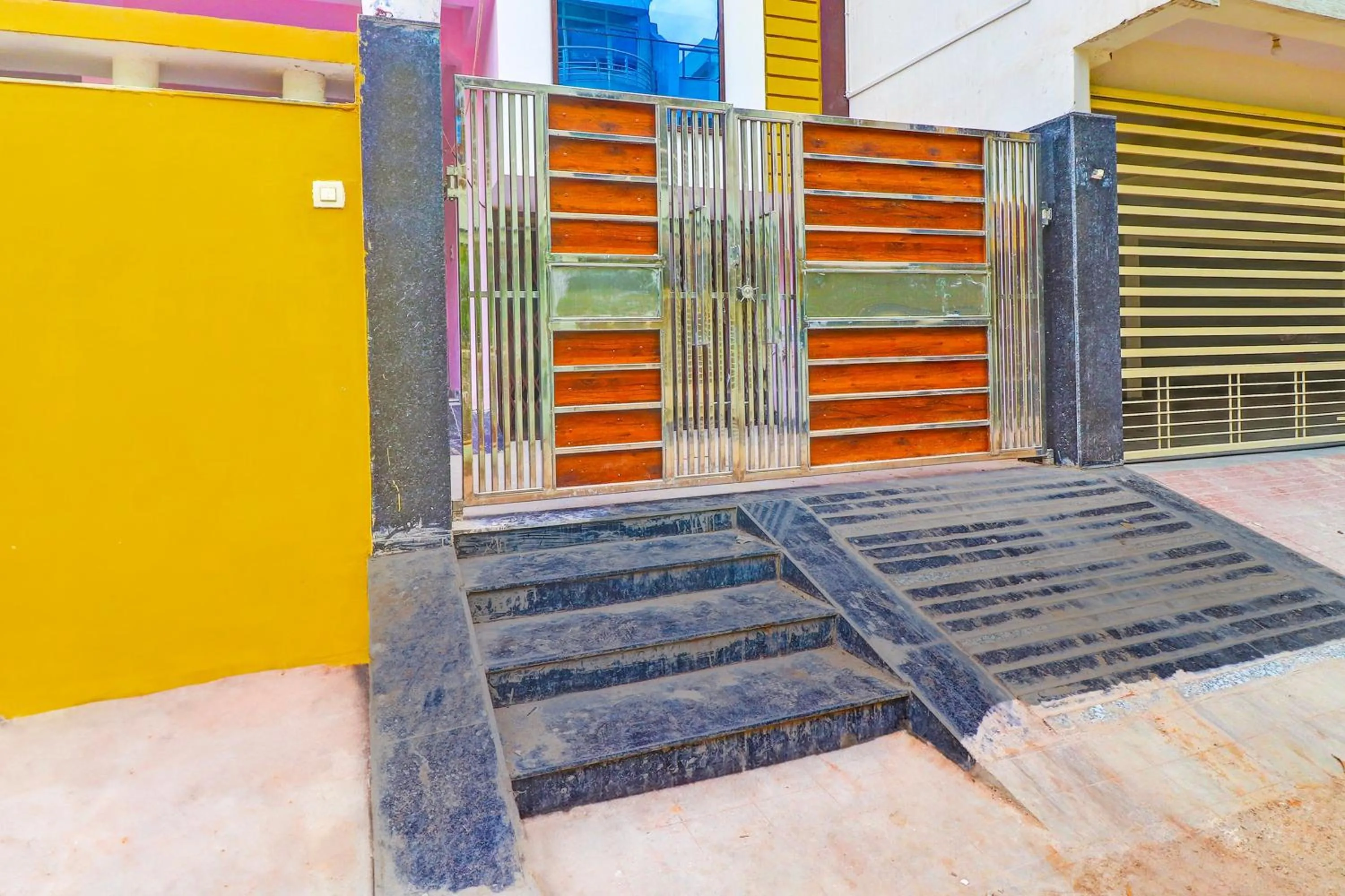 Facade/entrance in Hotel O Heaven Inn