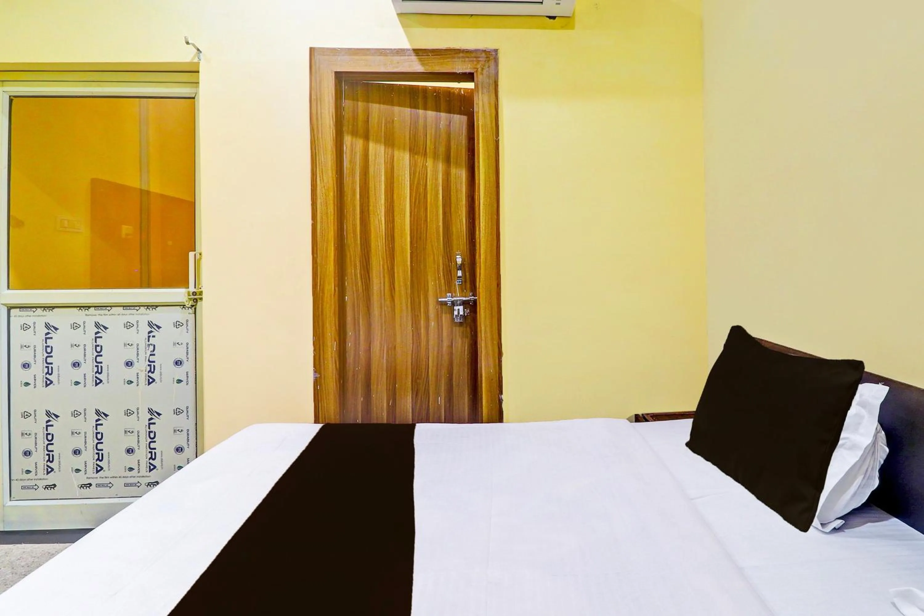 Bedroom in Hotel O Heaven Inn