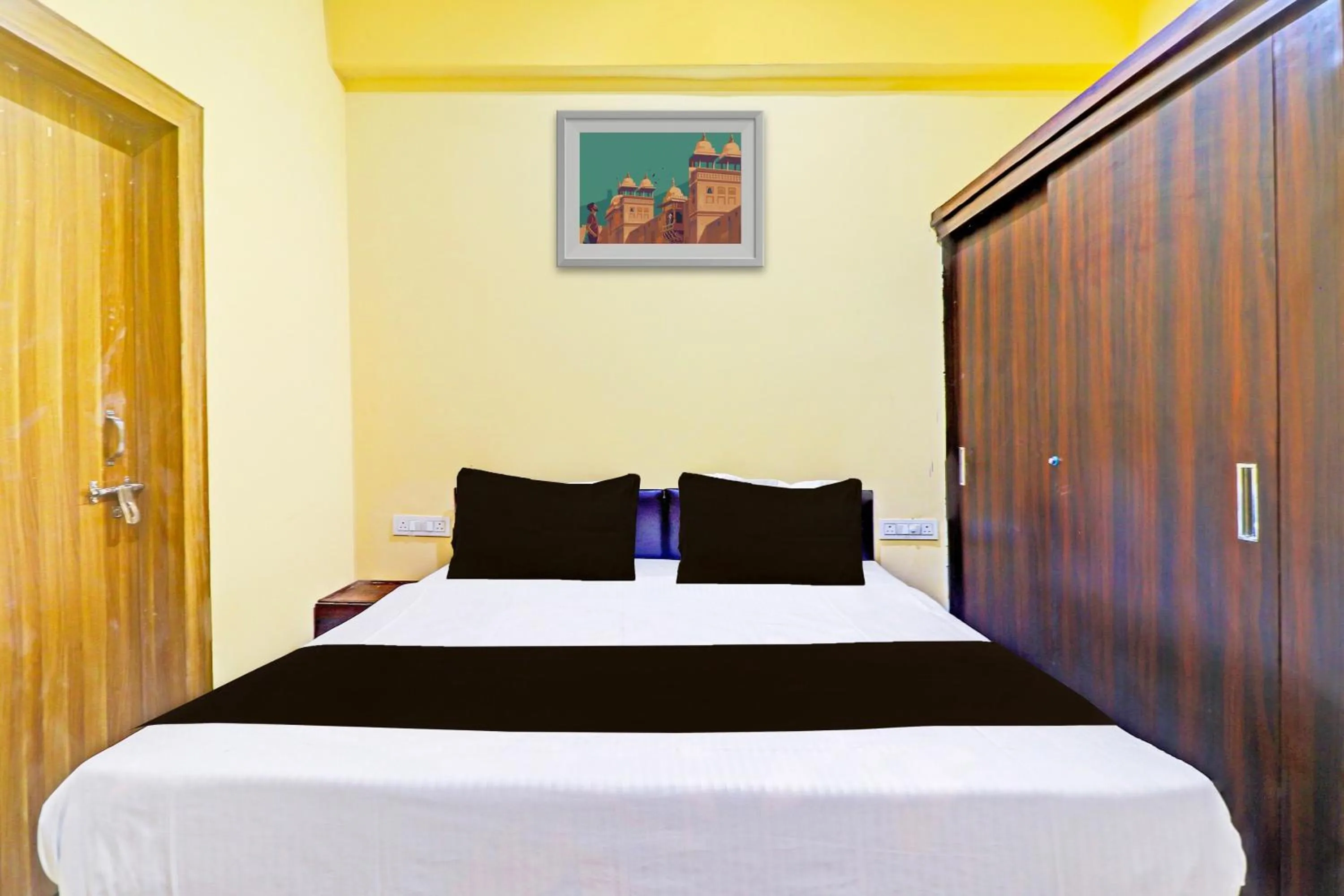 Bedroom in Hotel O Heaven Inn