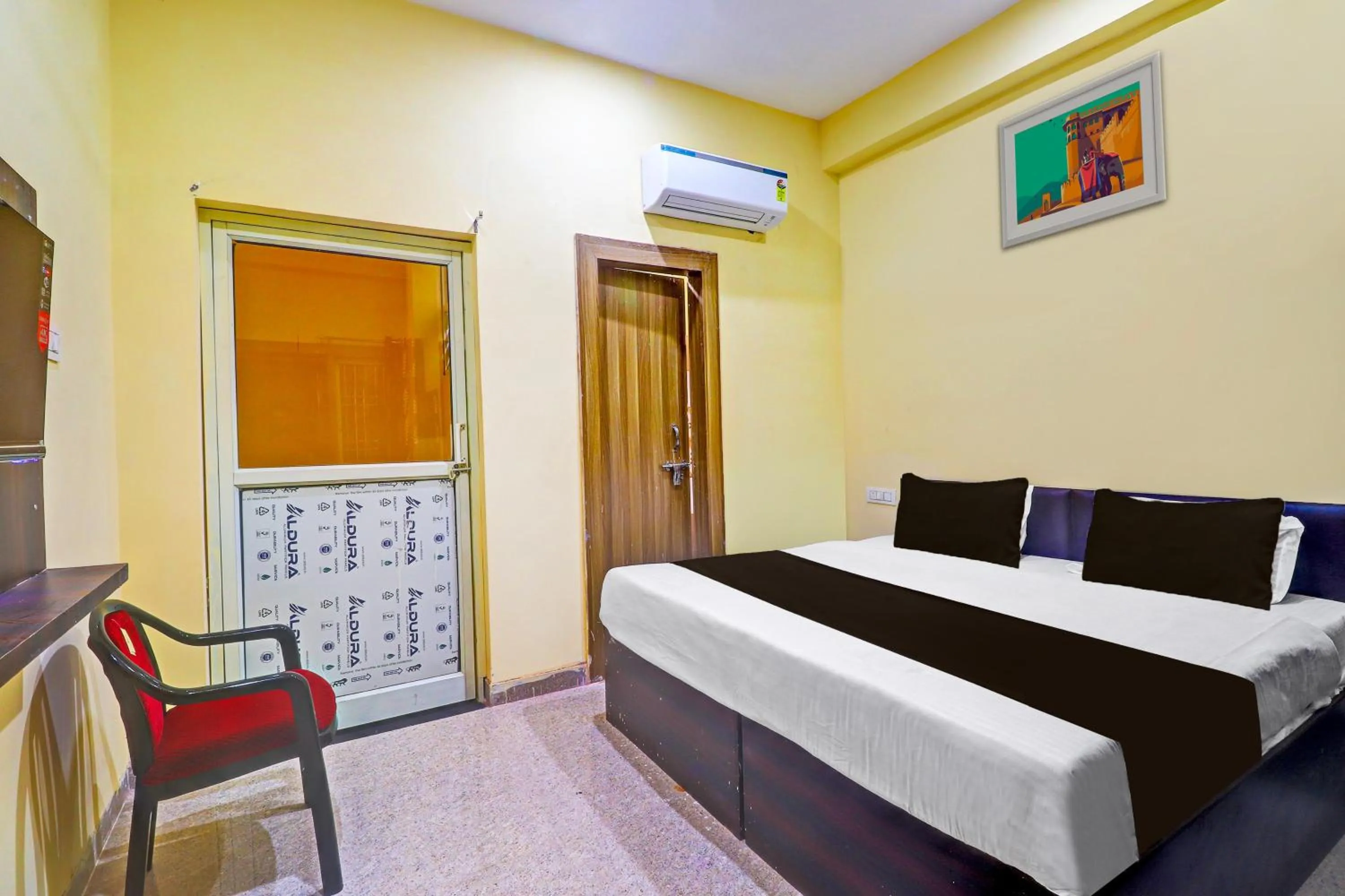 Bedroom in Hotel O Heaven Inn