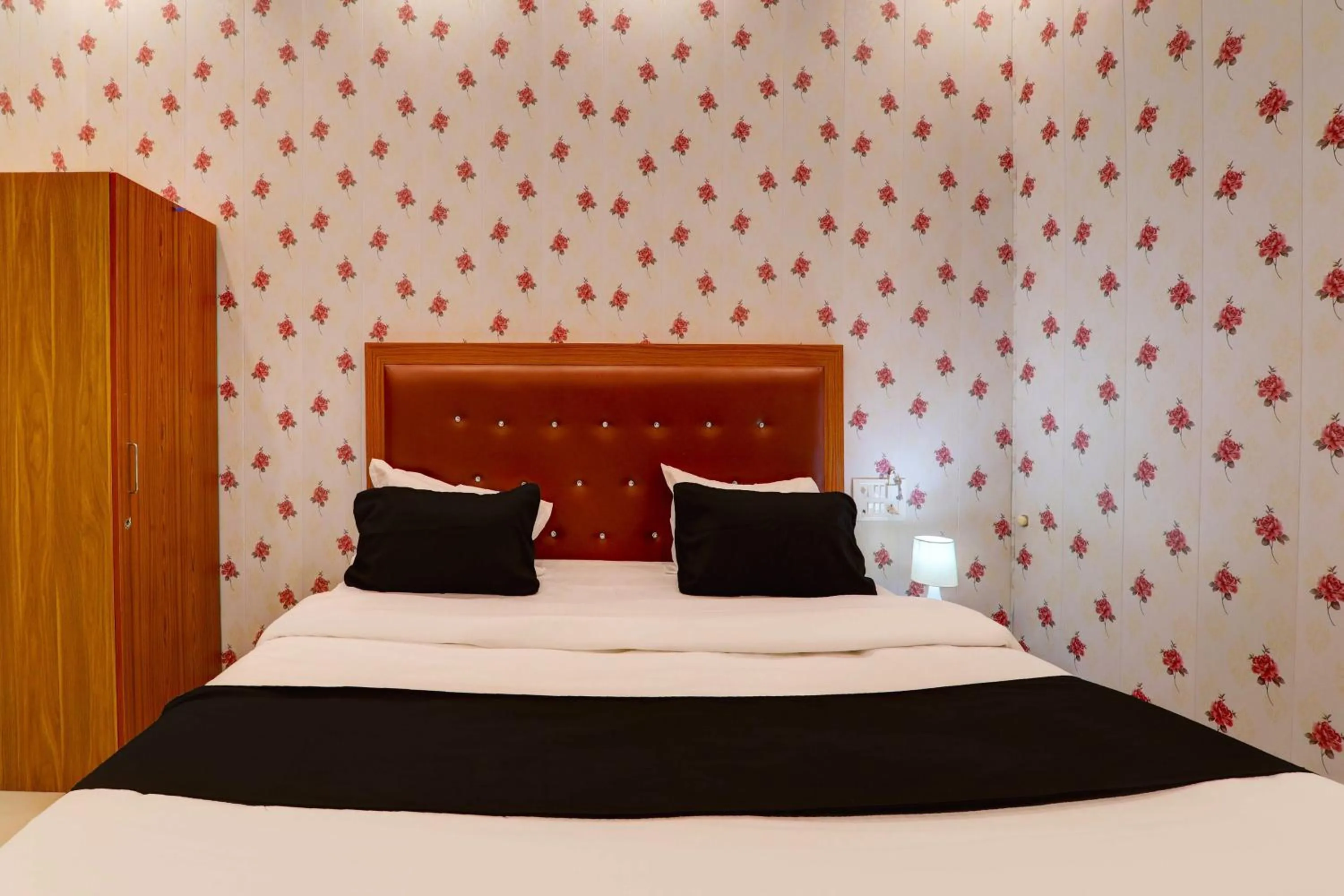 Bedroom, Bed in Hotel O Shobhika Inn