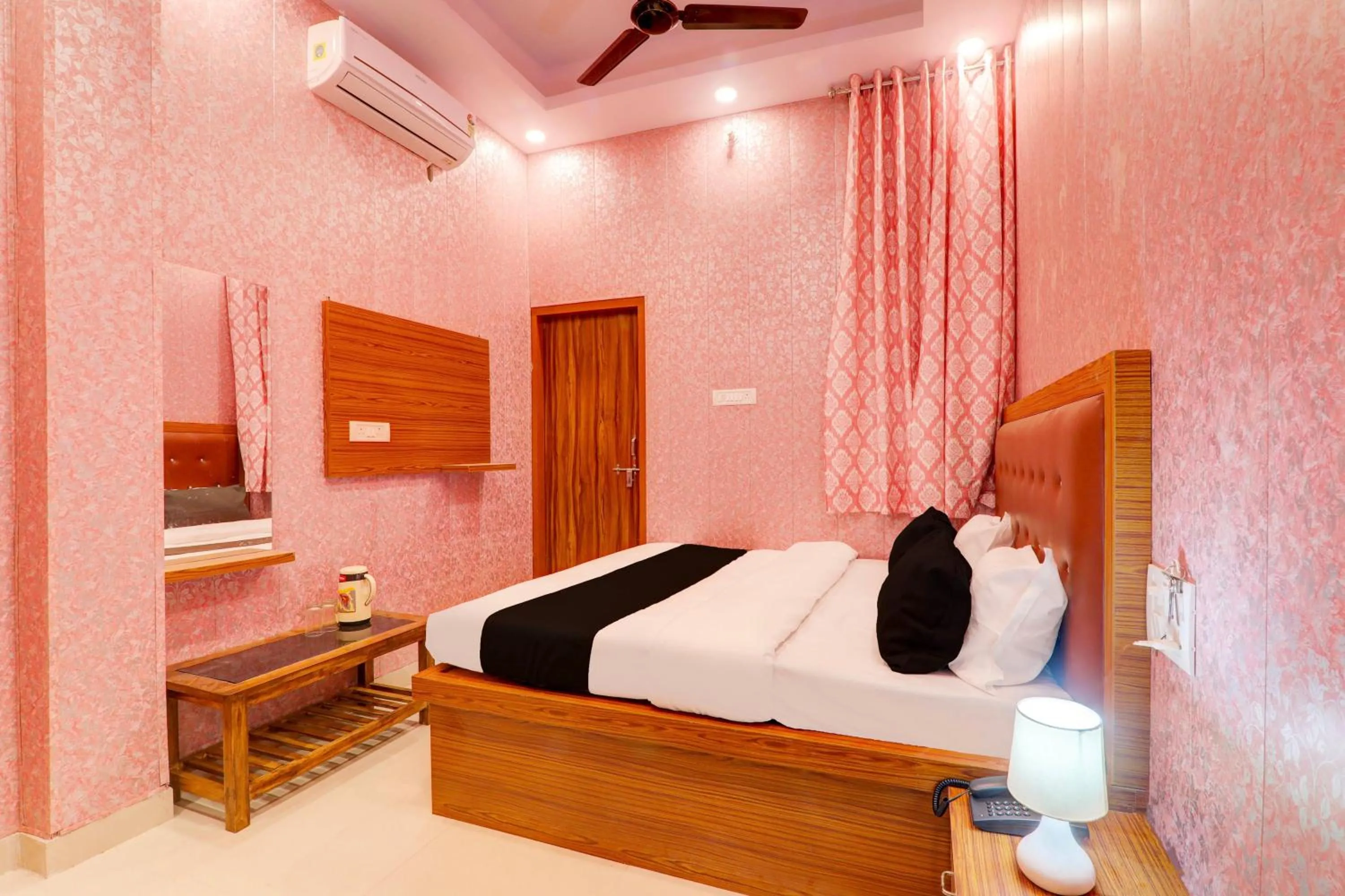 Bedroom, Bed in Hotel O Shobhika Inn