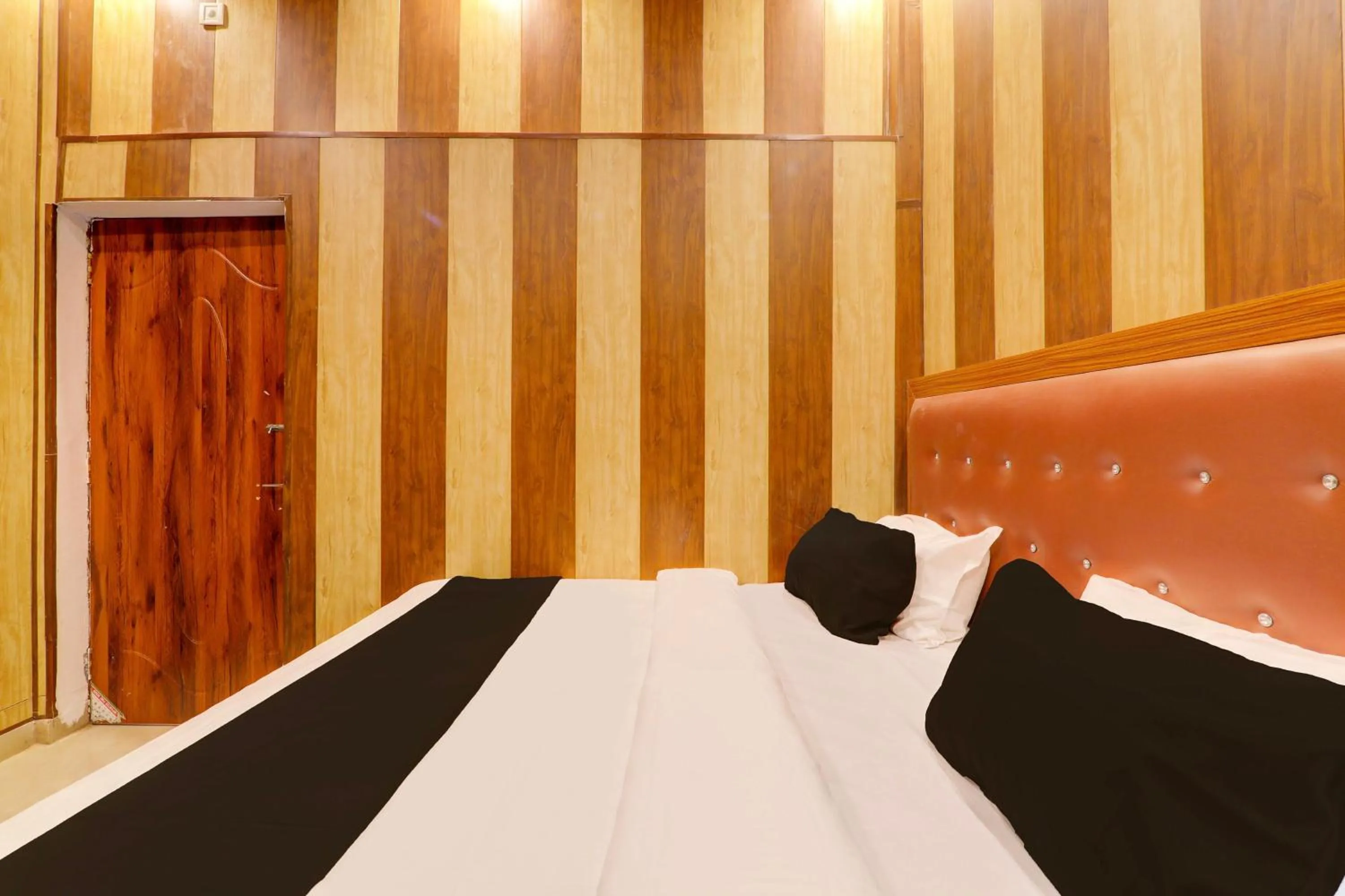 Bedroom, Bed in Hotel O Shobhika Inn