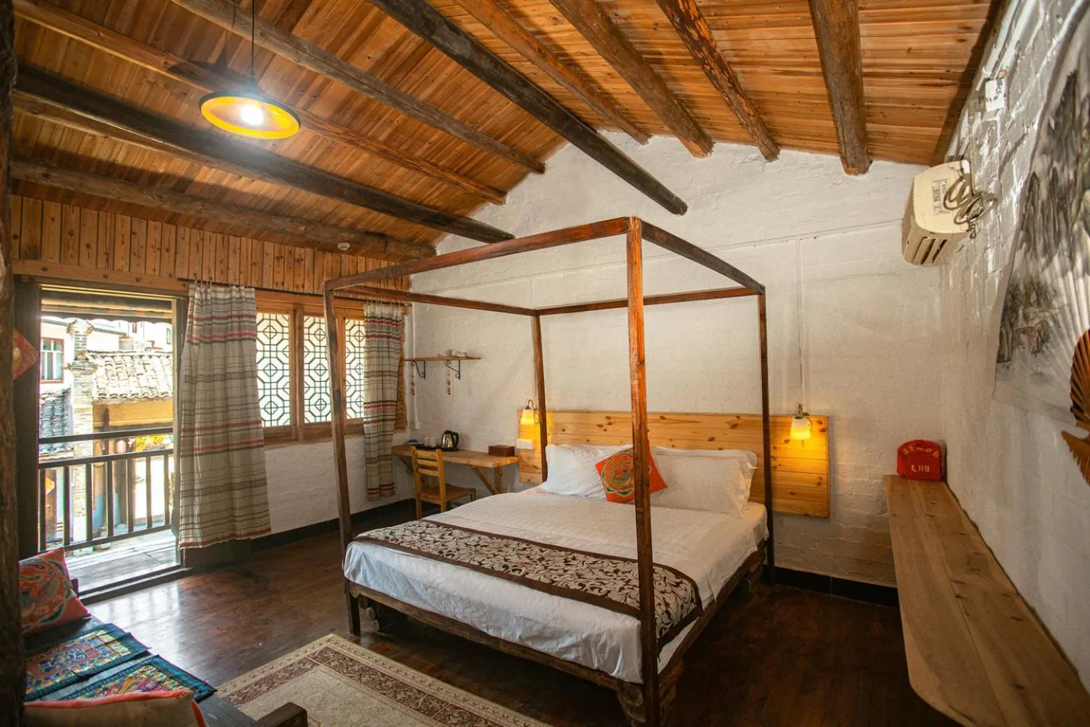 Bed in Yangshuo Loong Old House