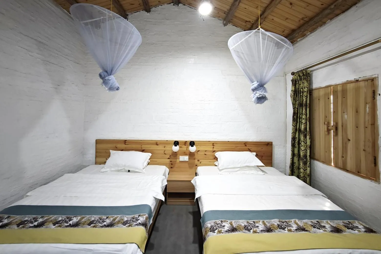 Bed in Yangshuo Loong Old House