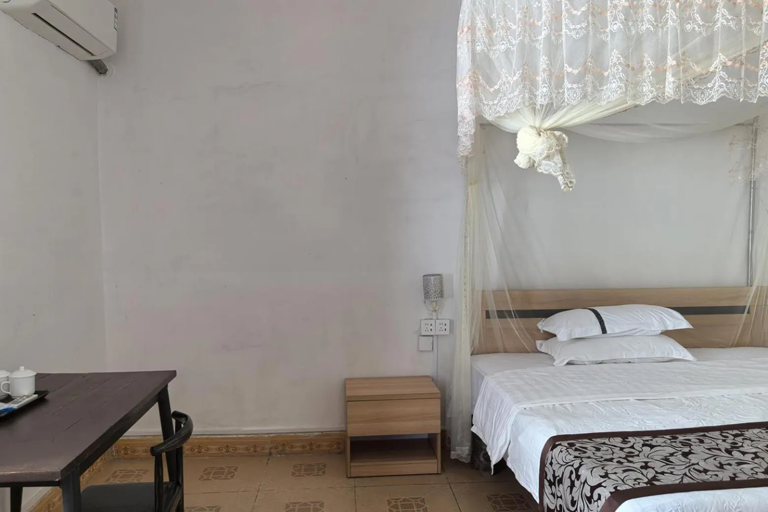 Bed in Yangshuo Loong Old House