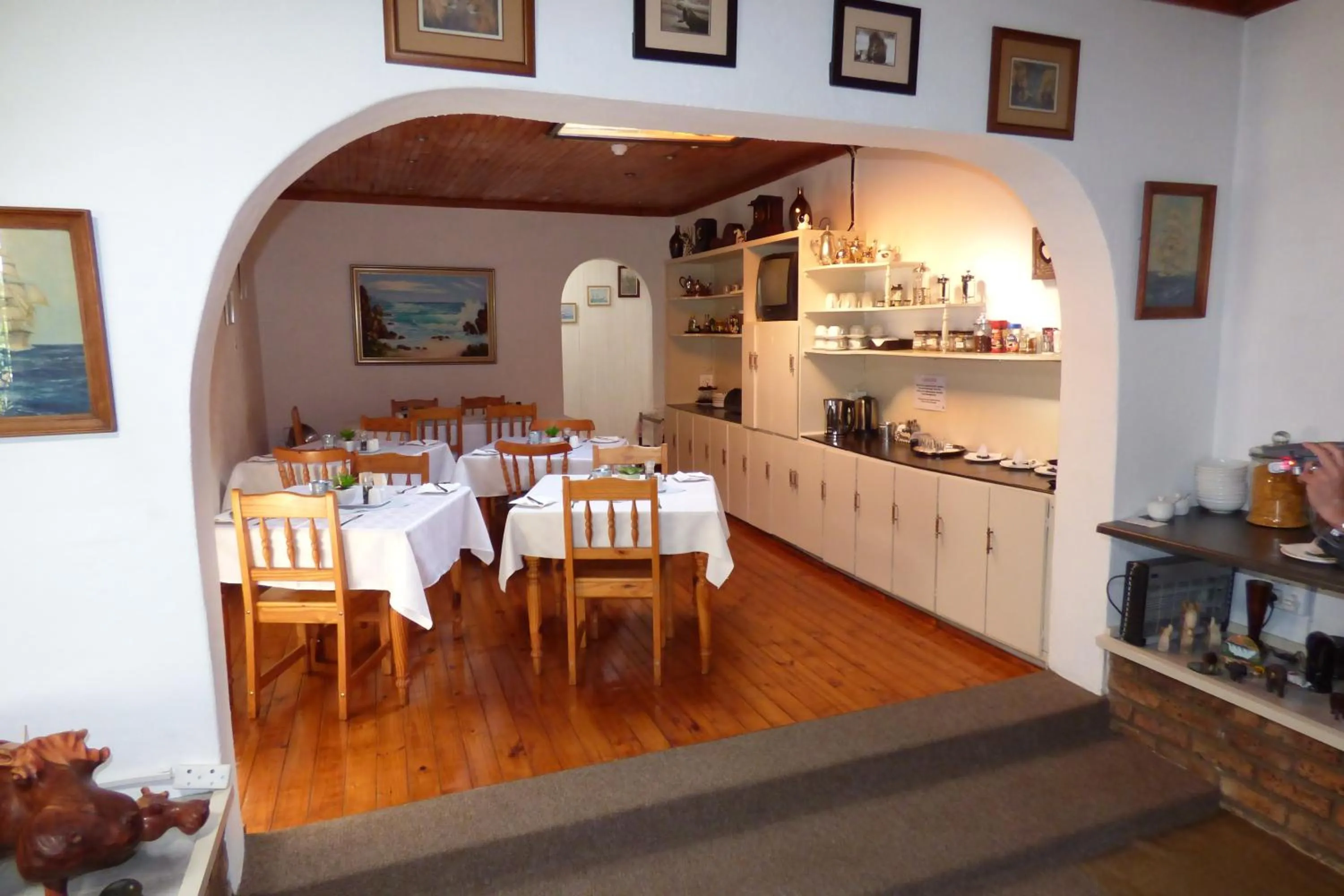 Restaurant/places to eat in Pennylane Guest House
