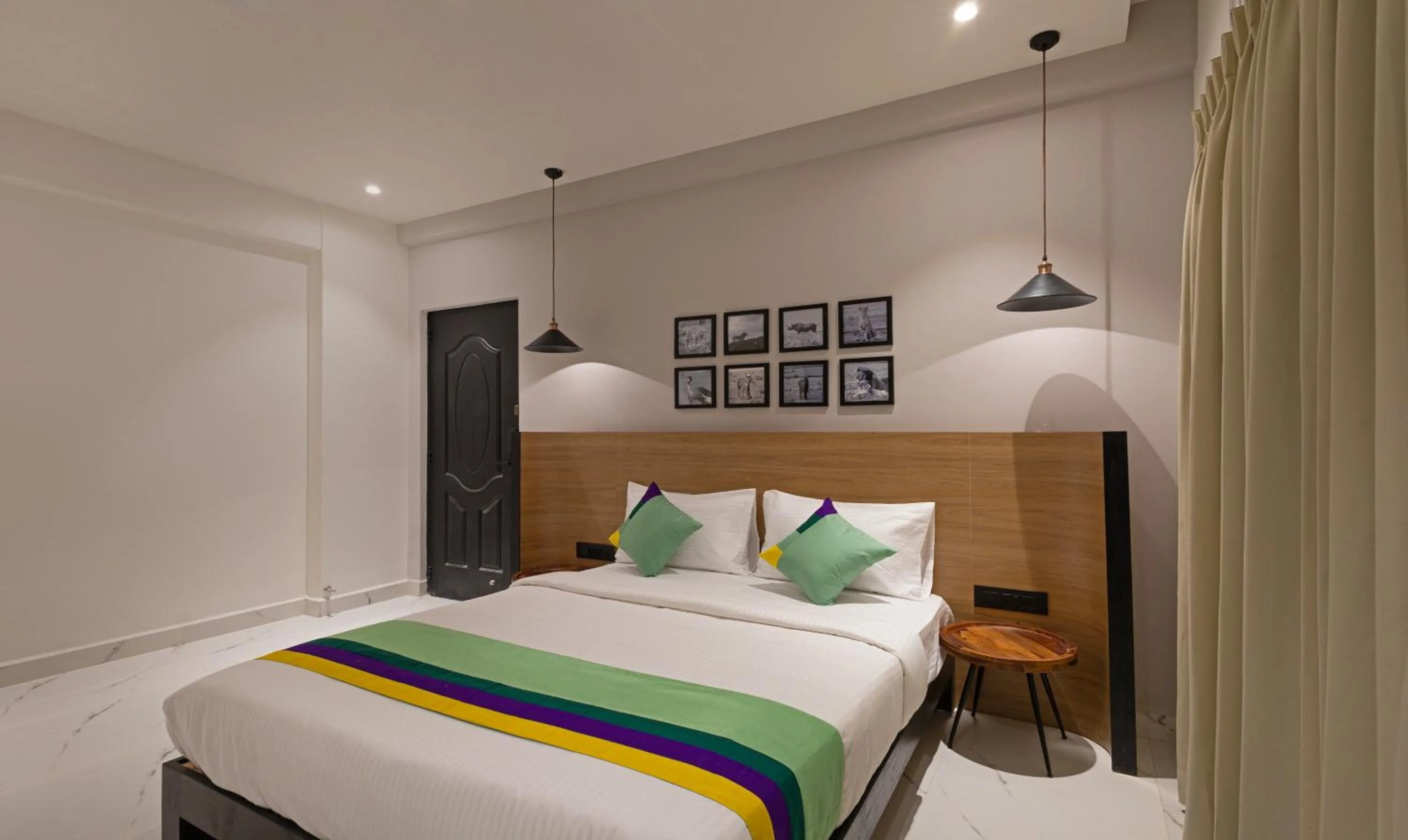 Bedroom, Bed in Treebo Premium Vapr Ashok Nagar