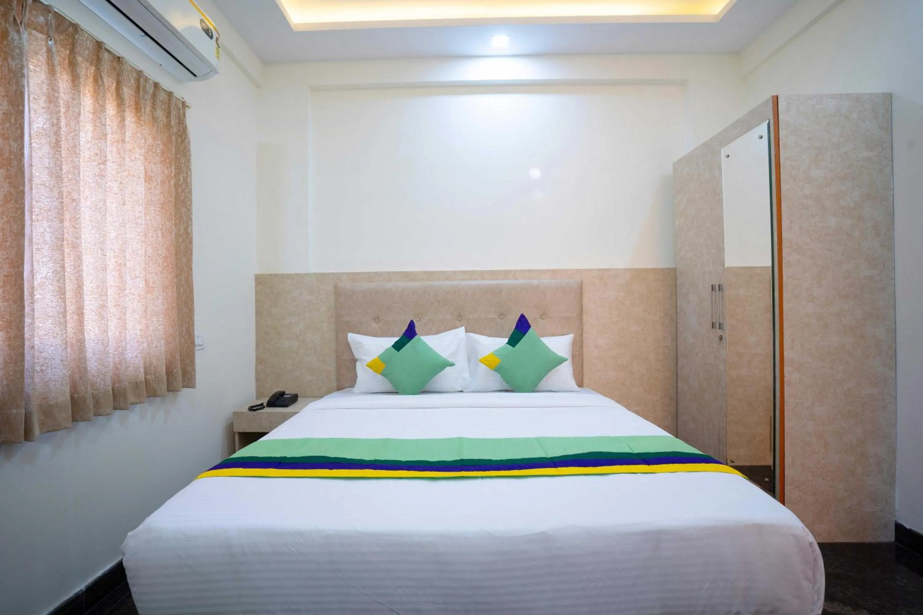 Bedroom, Bed in Treebo Galaxy Kings Suites, Hebbal