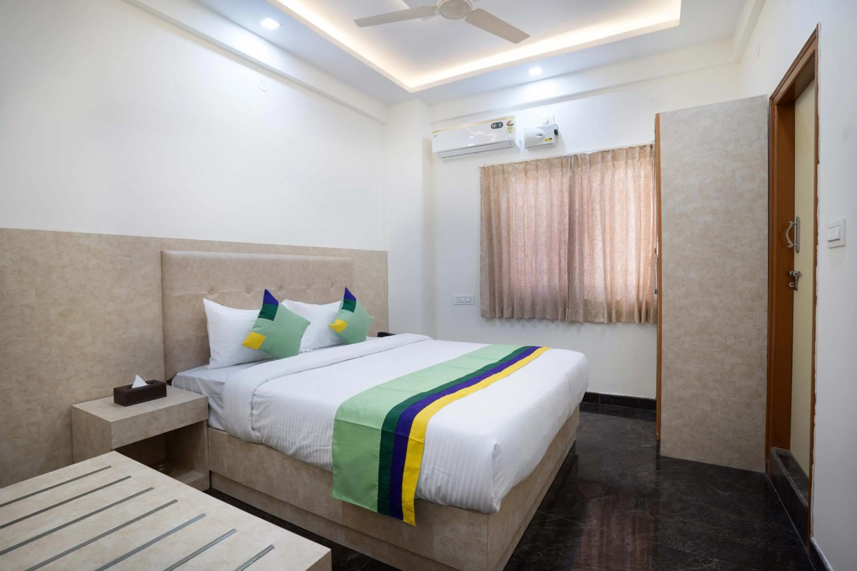 Bedroom, Bed in Treebo Galaxy Kings Suites, Hebbal