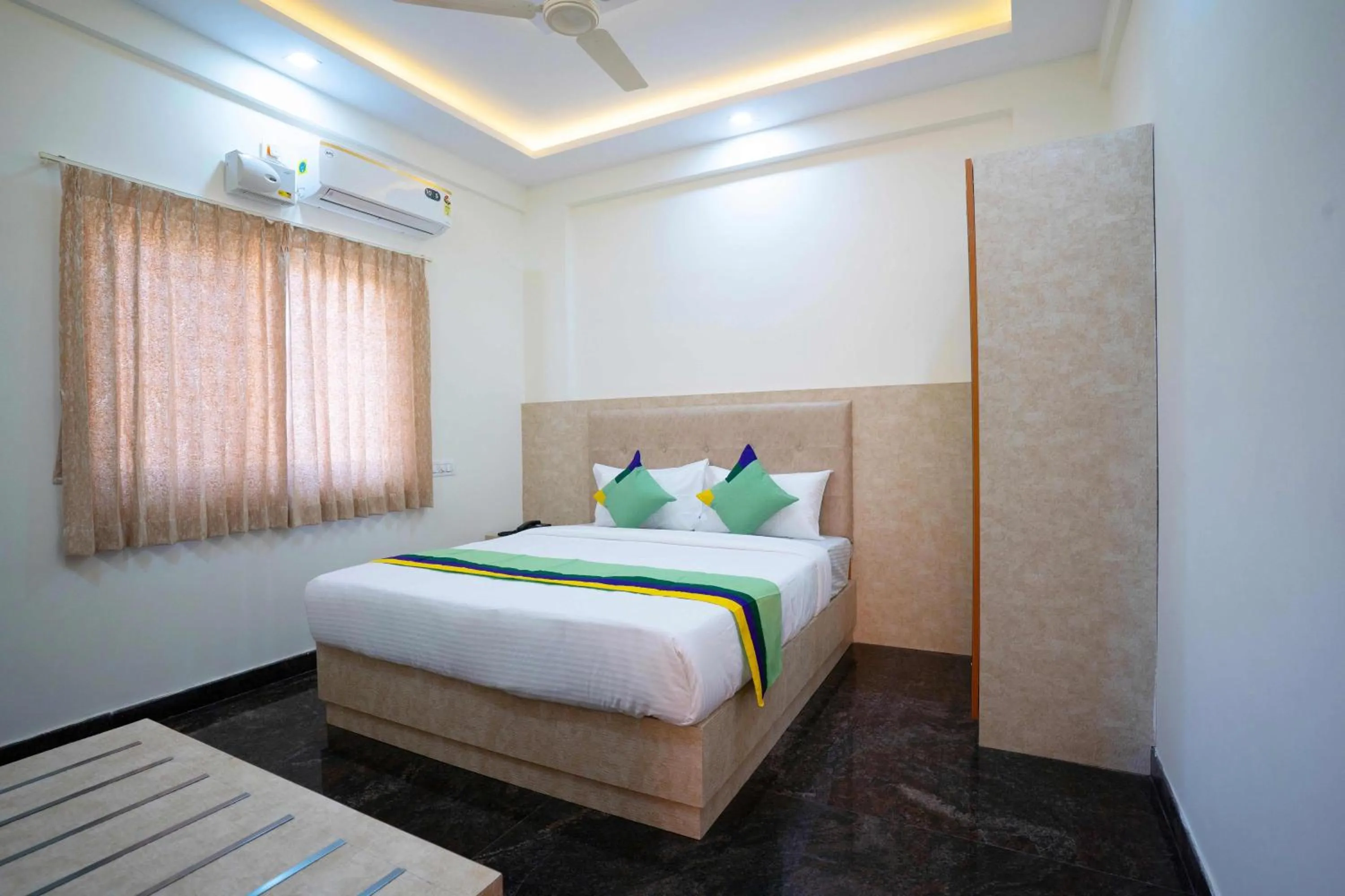 Bedroom, Bed in Treebo Galaxy Kings Suites, Hebbal