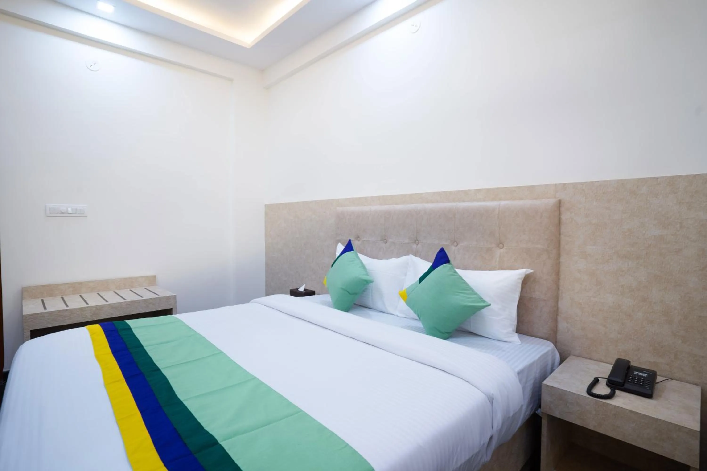 Bedroom, Bed in Treebo Galaxy Kings Suites, Hebbal