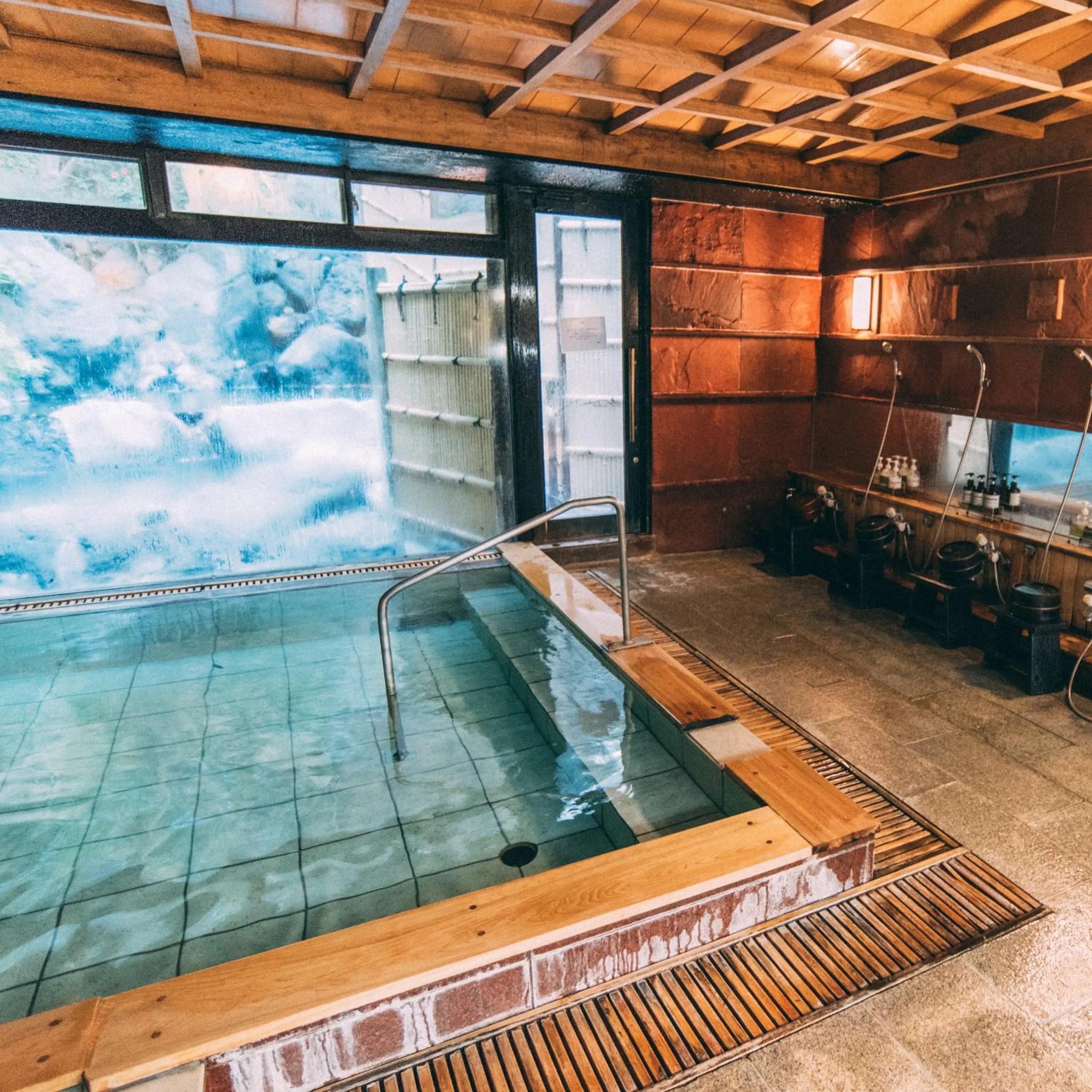 Swimming pool in Iwaiyado Jyuan Nikko Kawaji onsen