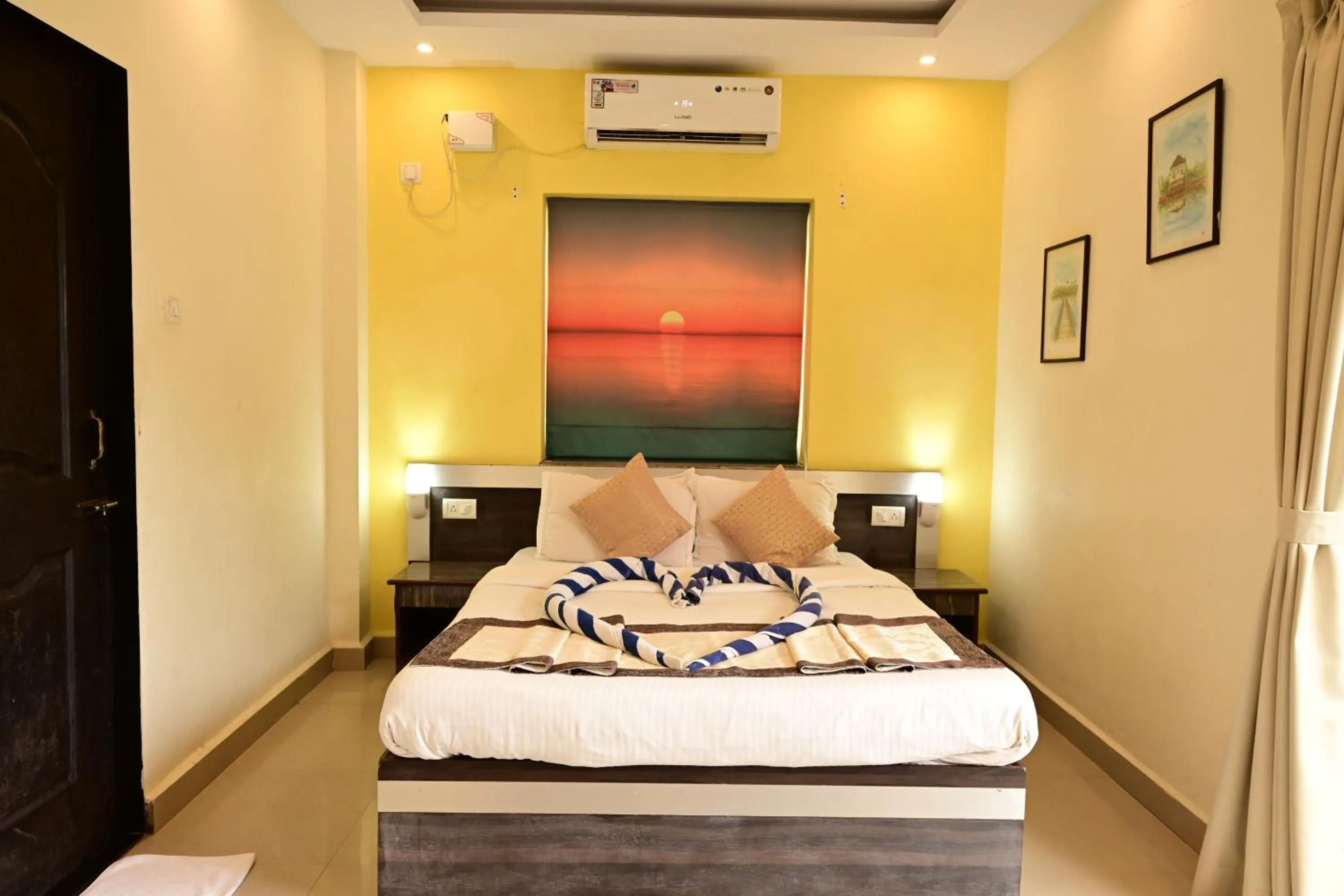 Bed in Daksh Elite Candolim, Goa