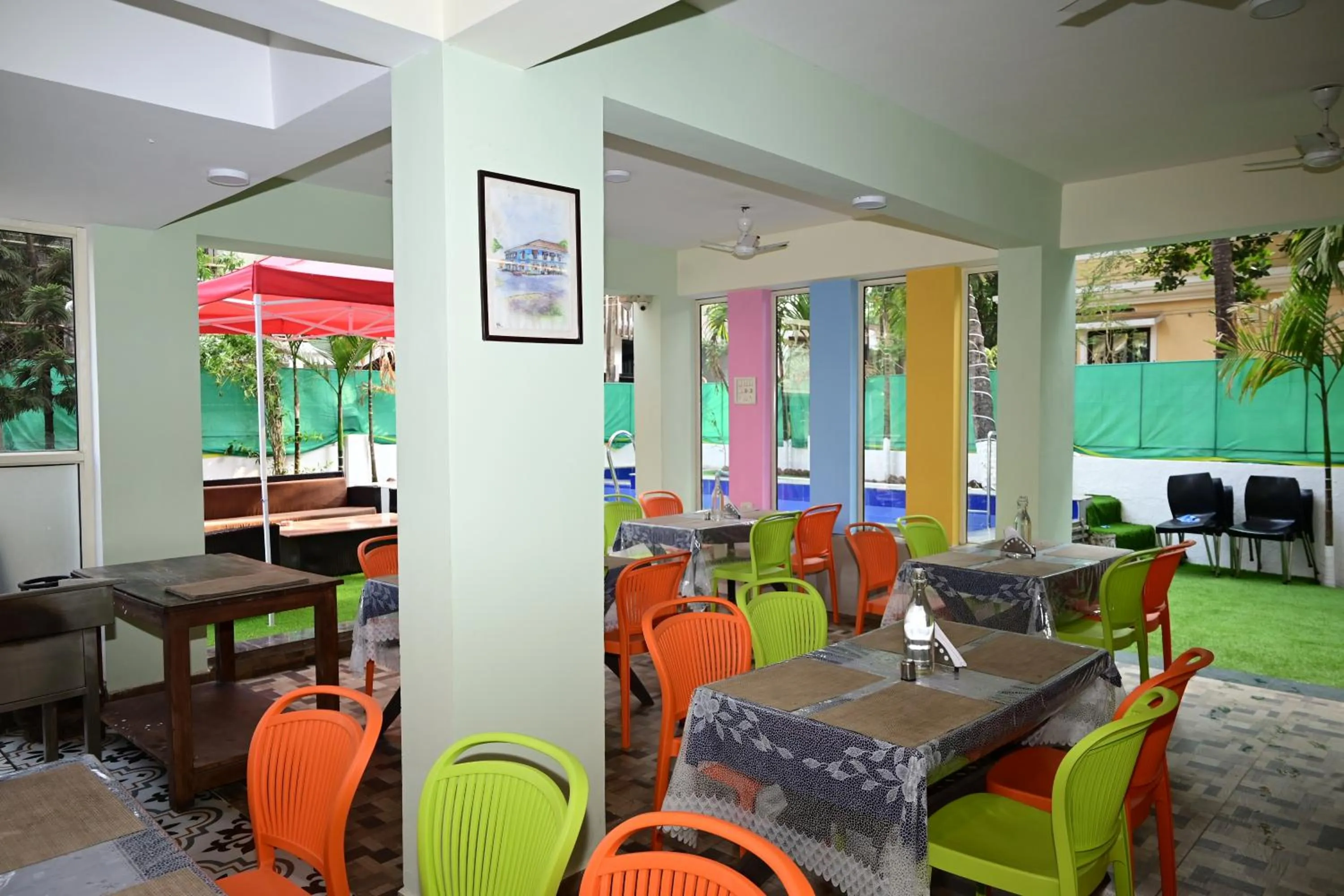 Restaurant/places to eat in Daksh Elite Candolim, Goa