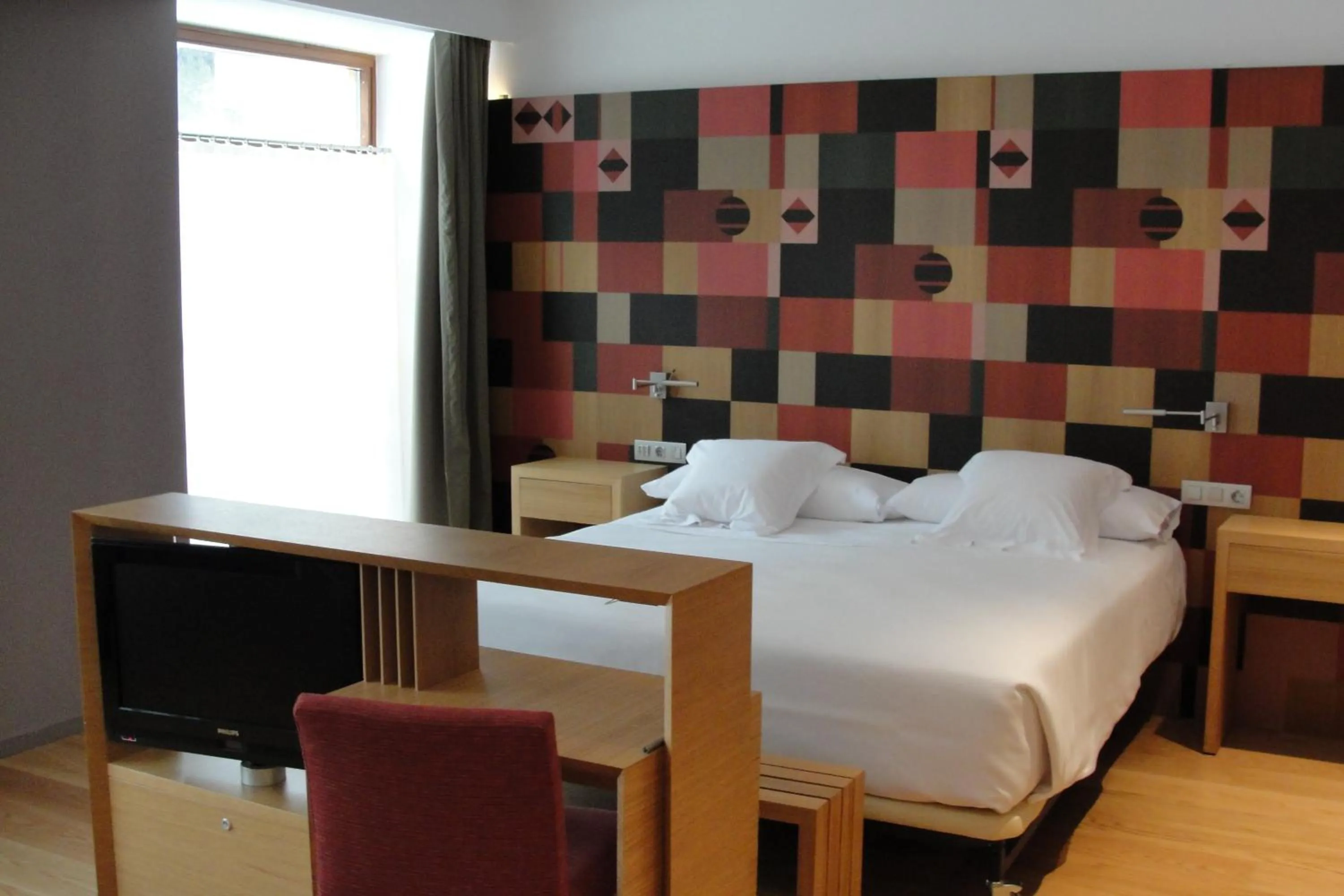 Photo of the whole room, Bed in Hotel Continental Balneario de Panticosa