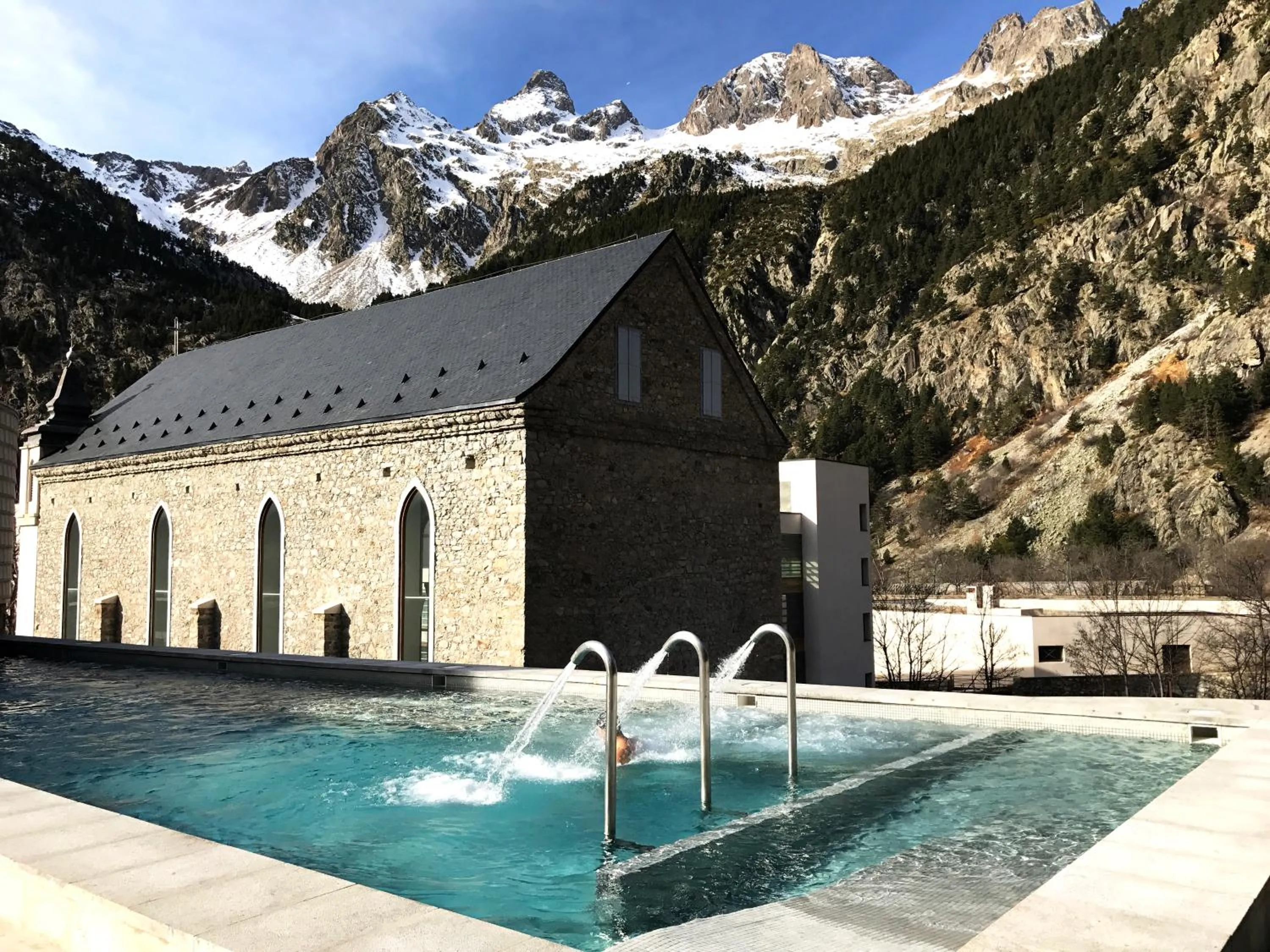 Swimming pool in Hotel Continental Balneario de Panticosa
