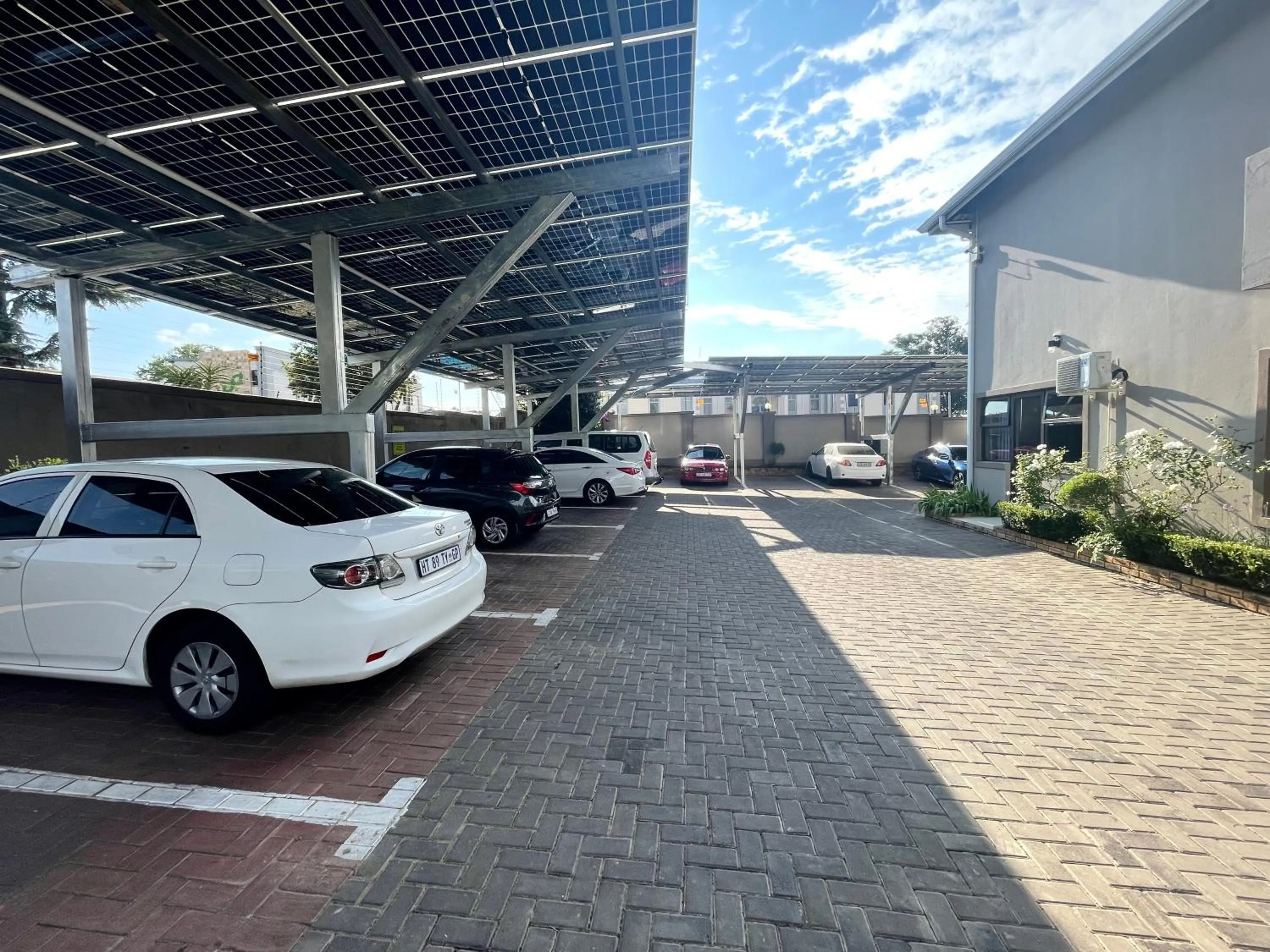 Azinnia Rivonia Guest House