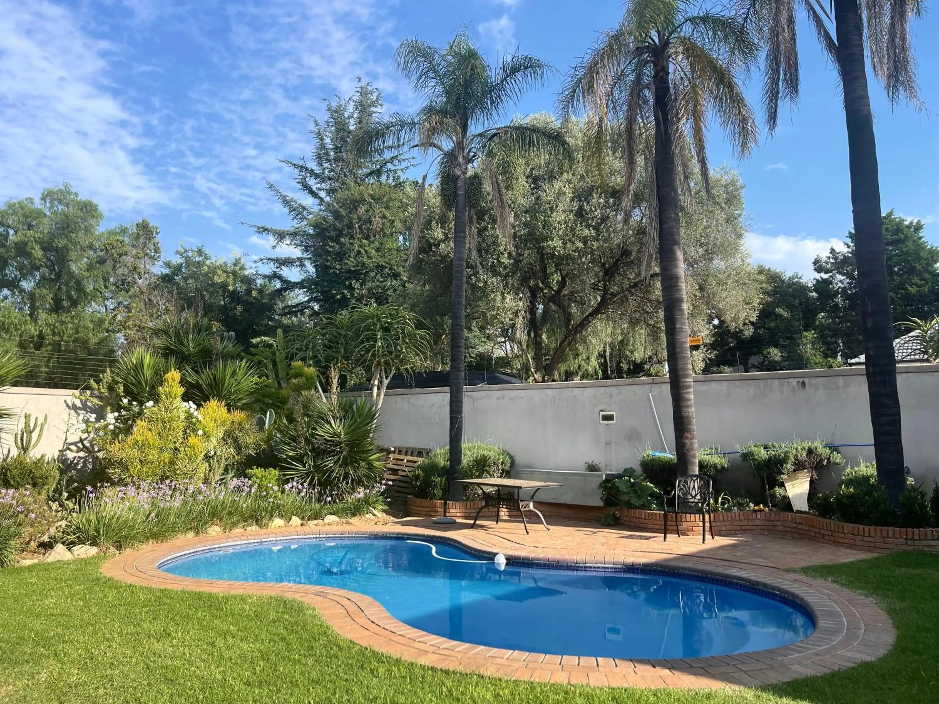 Azinnia Rivonia Guest House