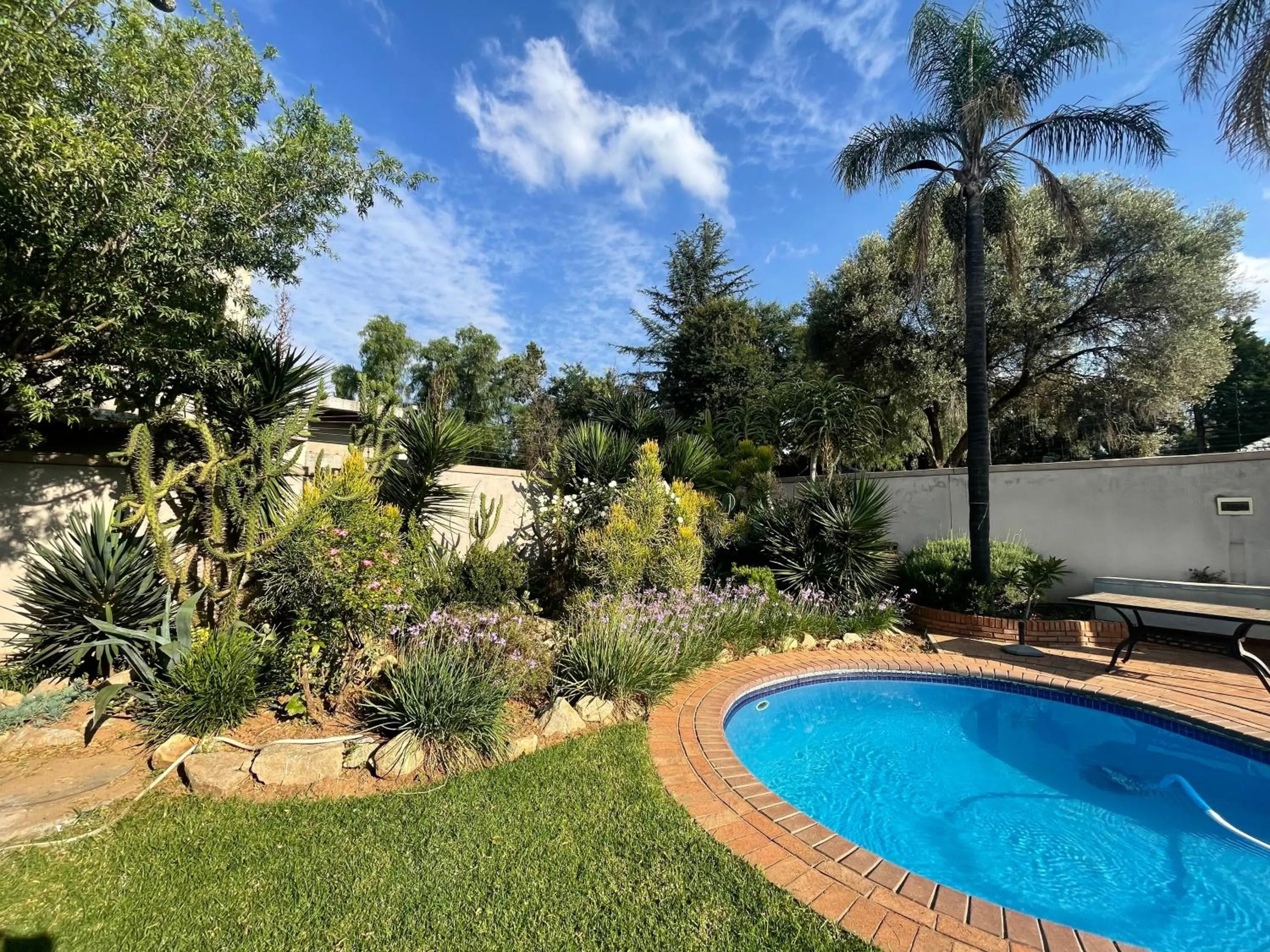 Azinnia Rivonia Guest House