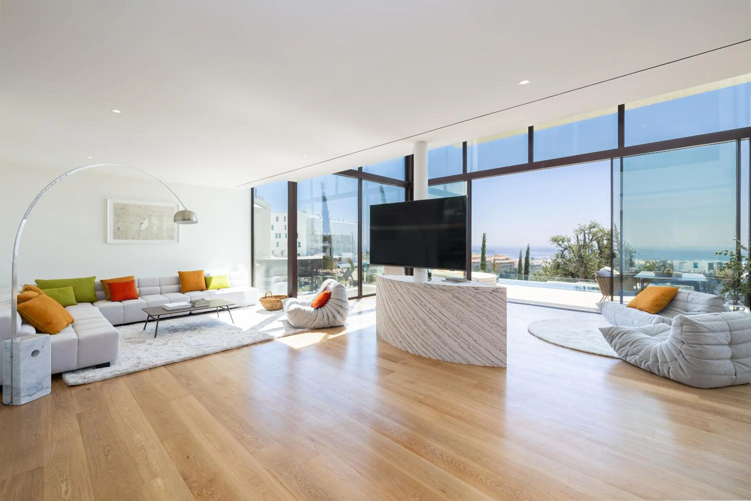 TV and multimedia in Leiro Residences - Preferred Hotels & Resorts