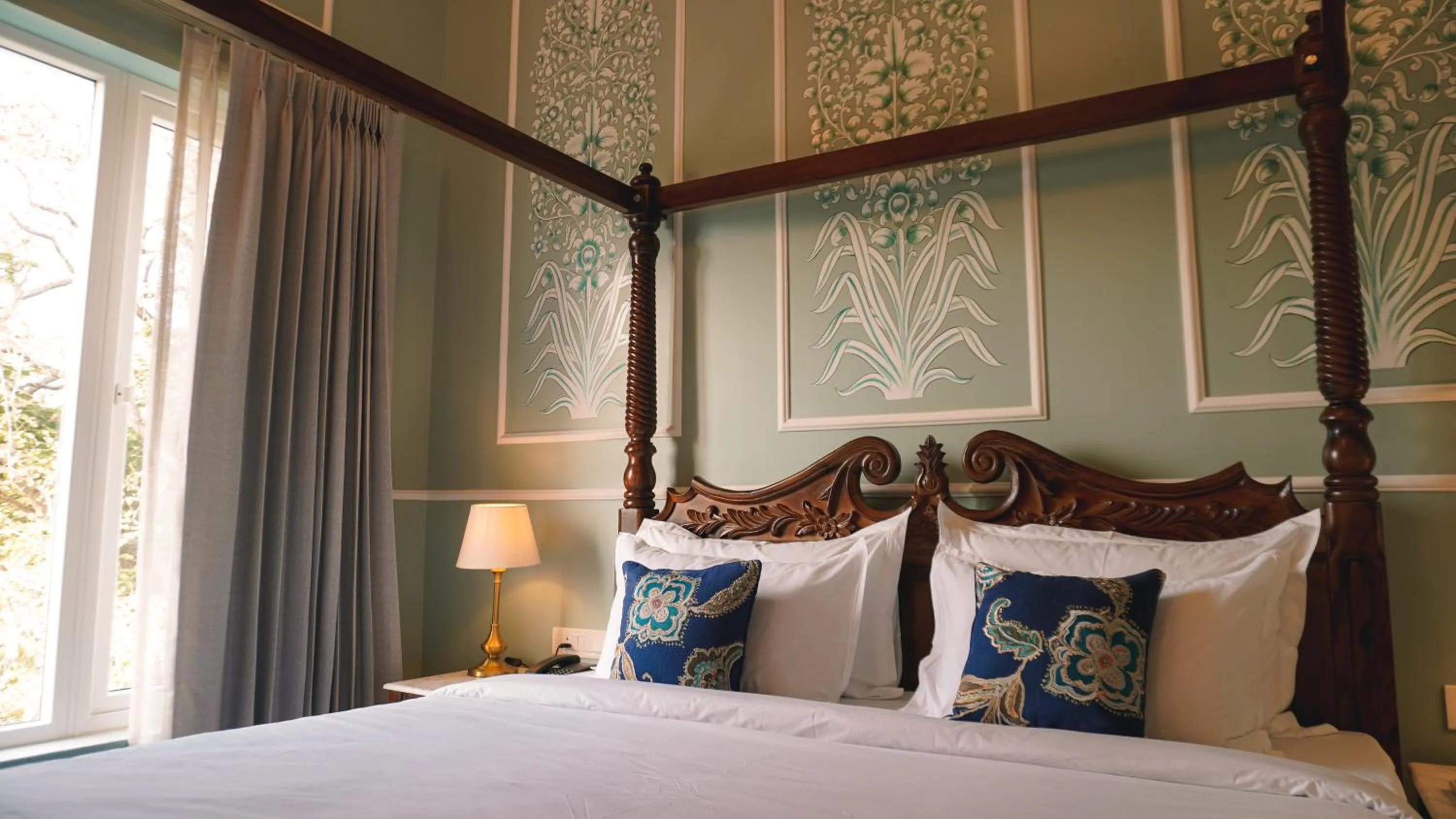 Bed in Hotel Naren Villa