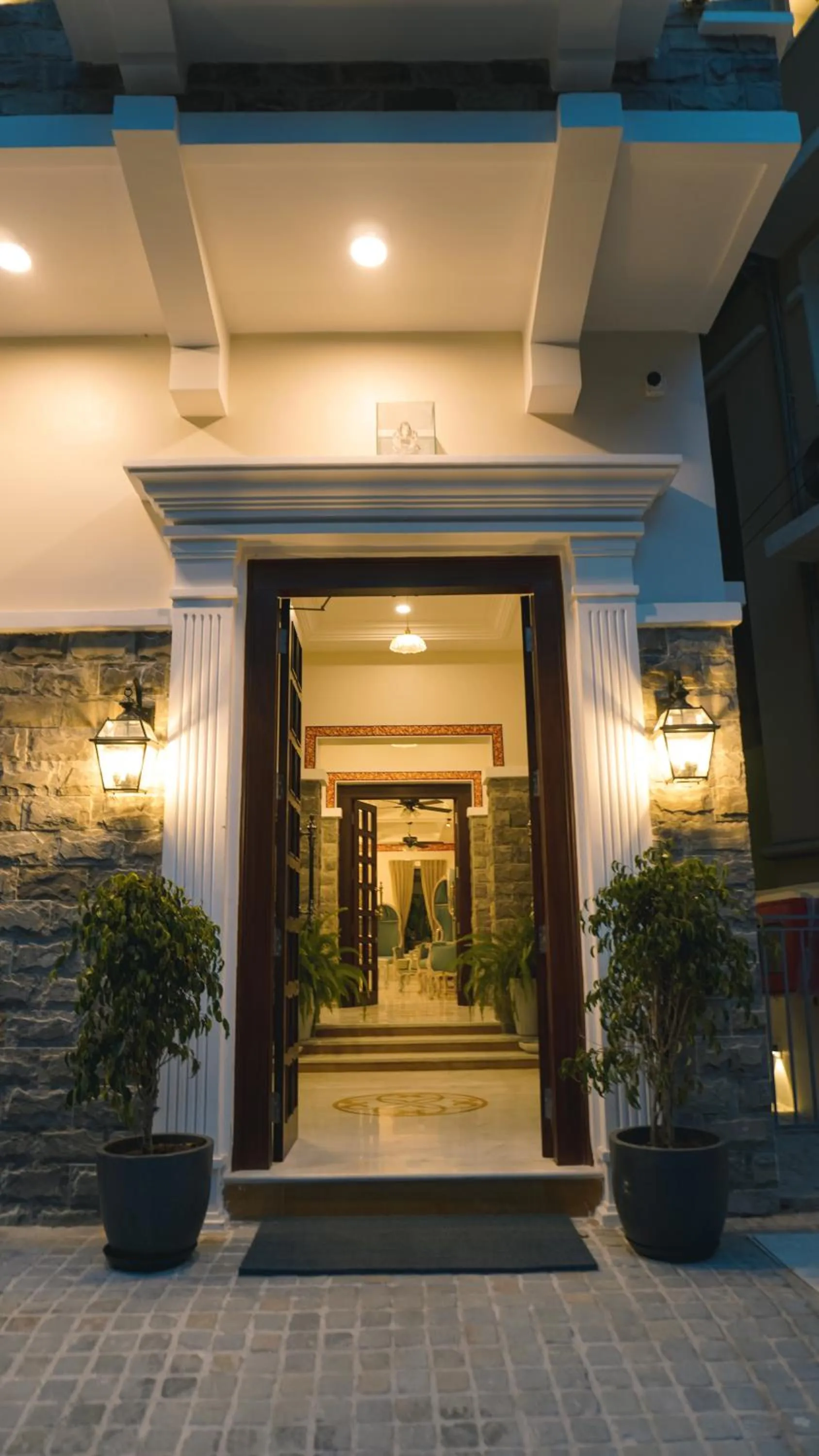 Property building in Hotel Naren Villa