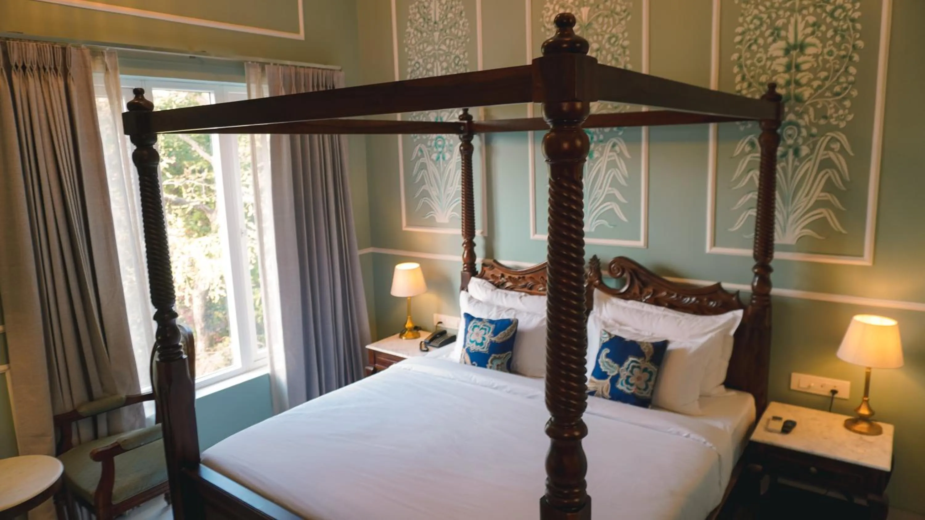 Bed in Hotel Naren Villa