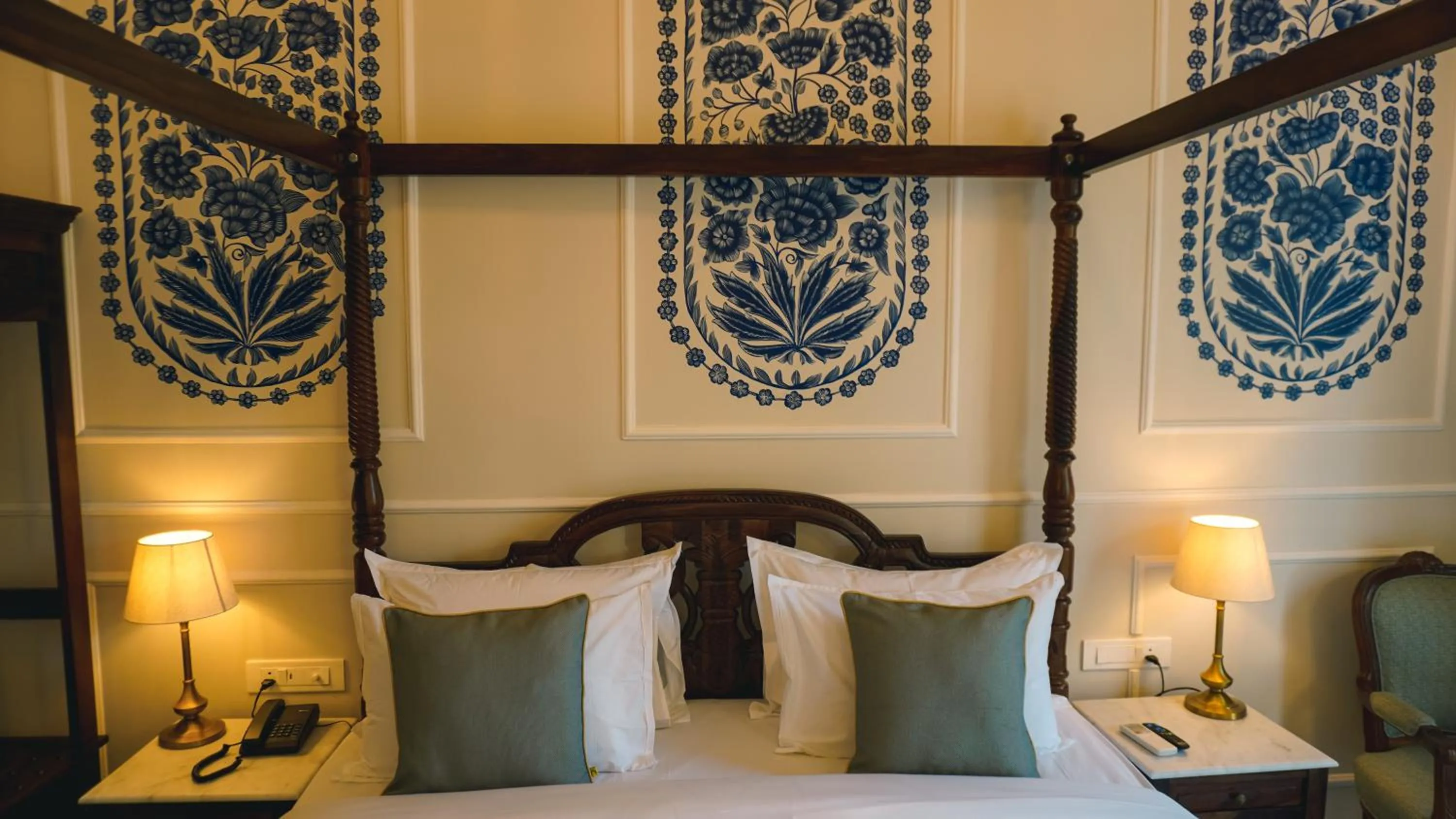 Bed in Hotel Naren Villa