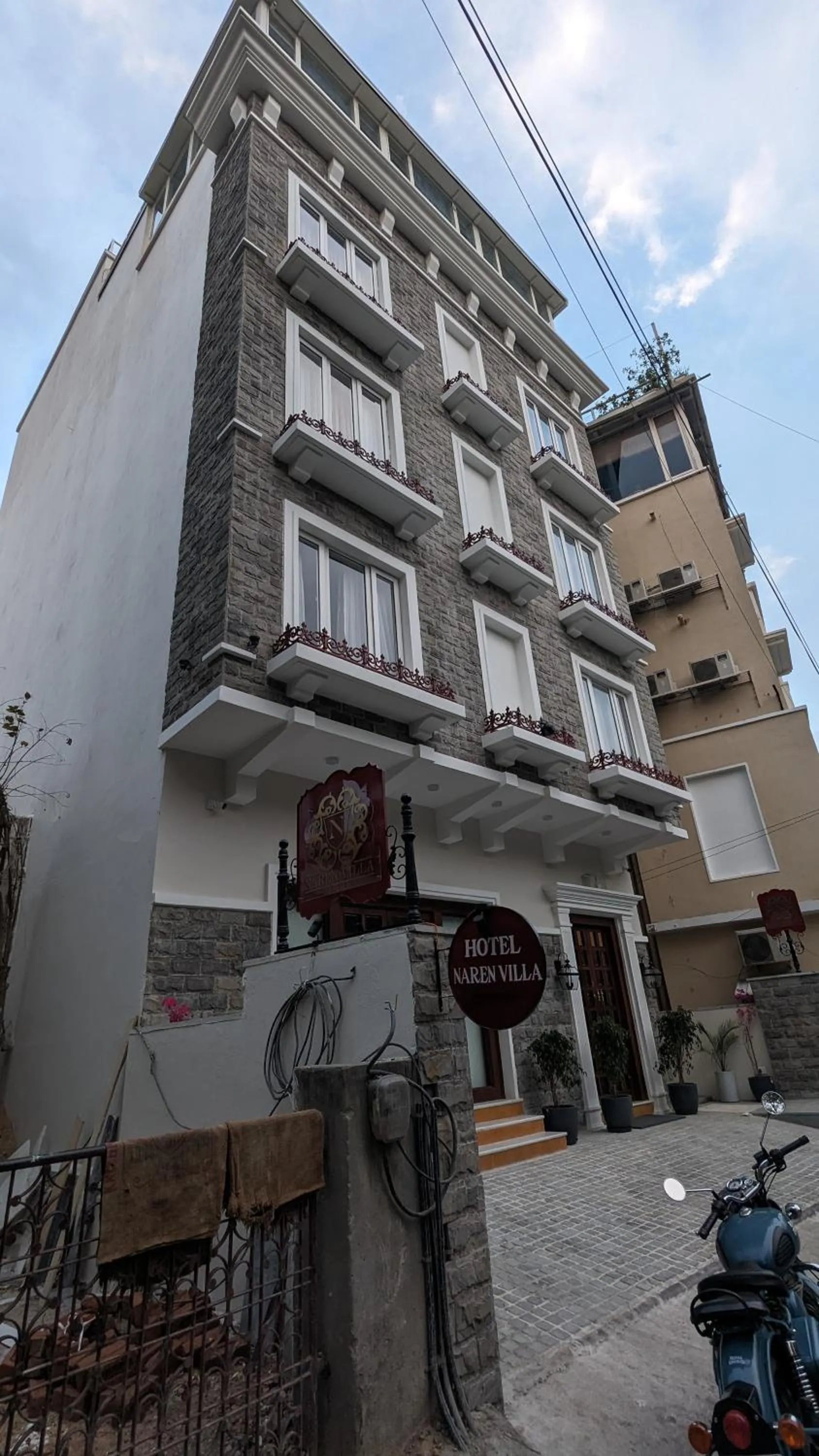 Property building in Hotel Naren Villa