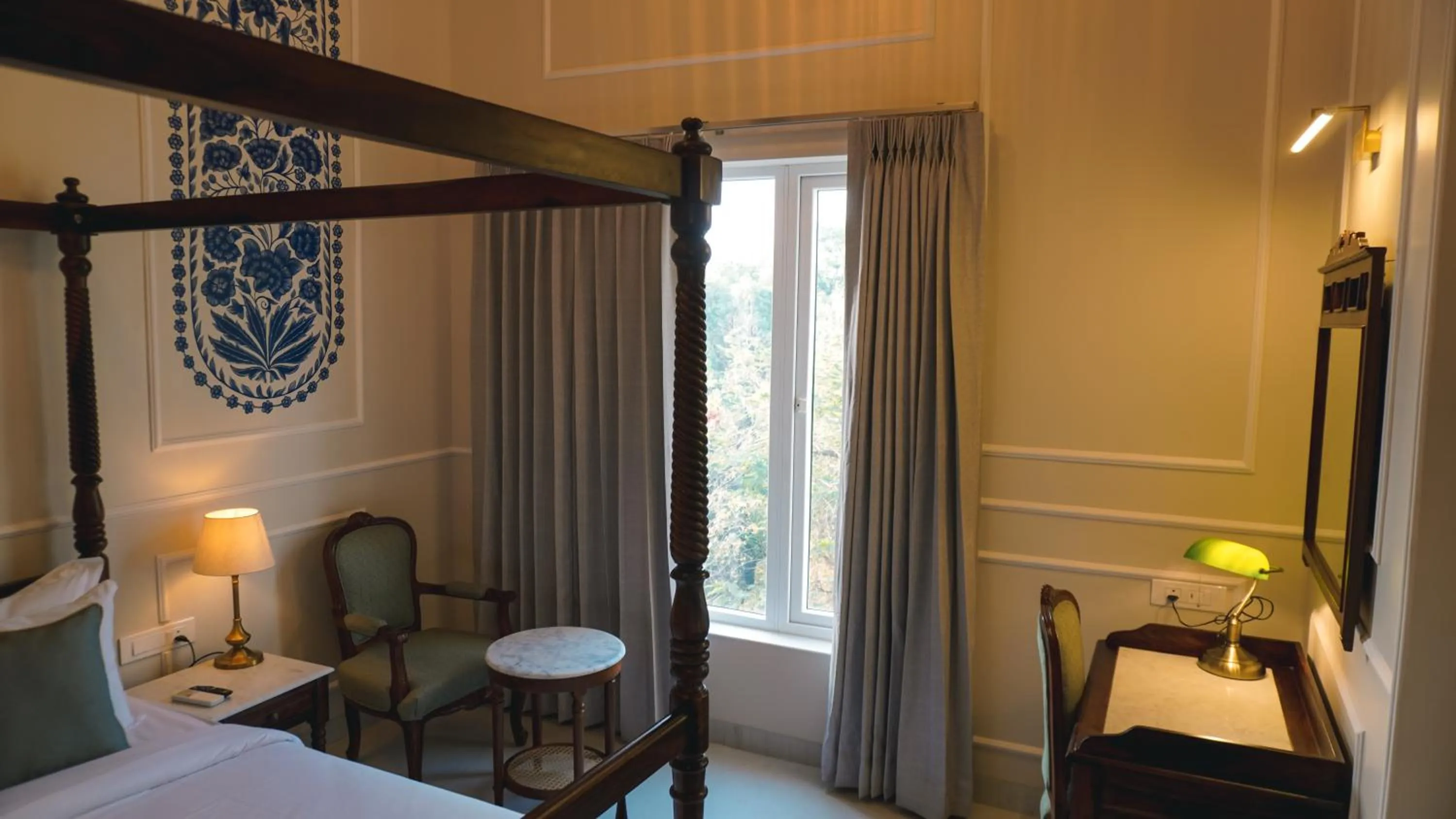 Bed in Hotel Naren Villa