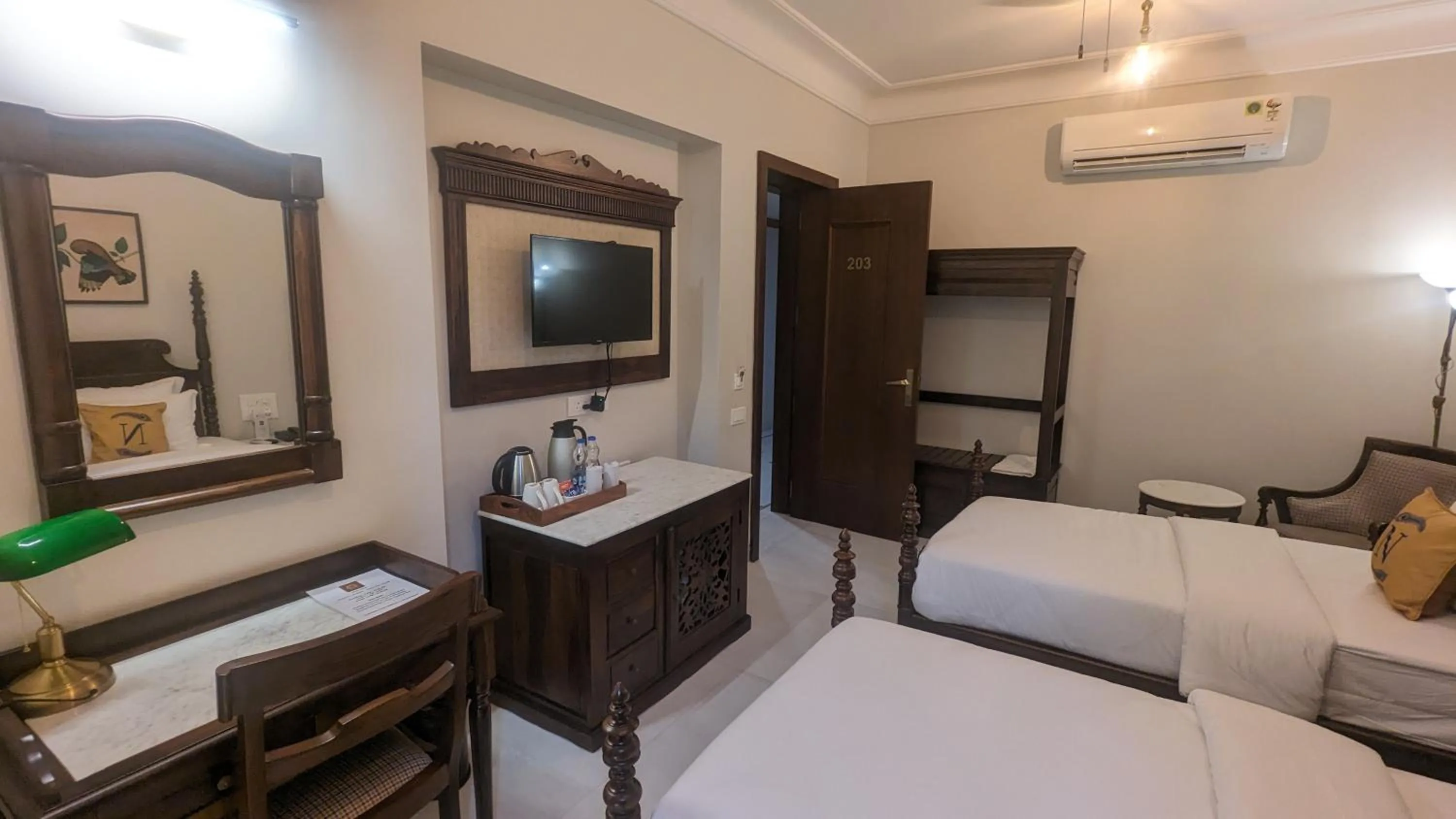 Bed in Hotel Naren Villa