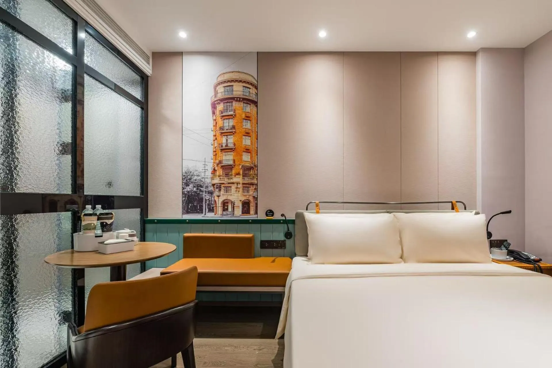 Bathroom, Bed in Atour Light Hotel Shanghai Jing'an Natural History Museum, Suzhou River Bank