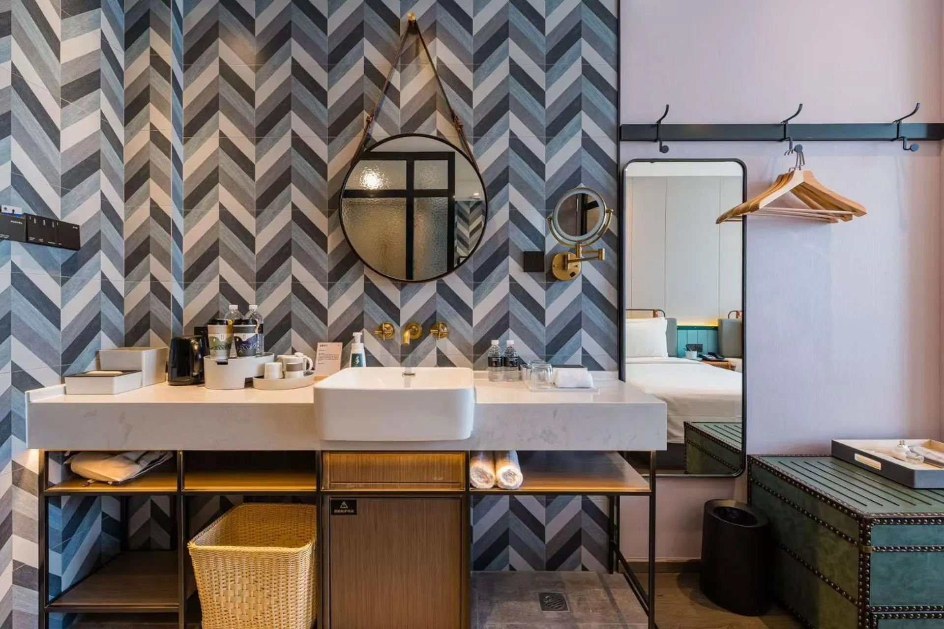 Bathroom in Atour Light Hotel Shanghai Jing'an Natural History Museum, Suzhou River Bank