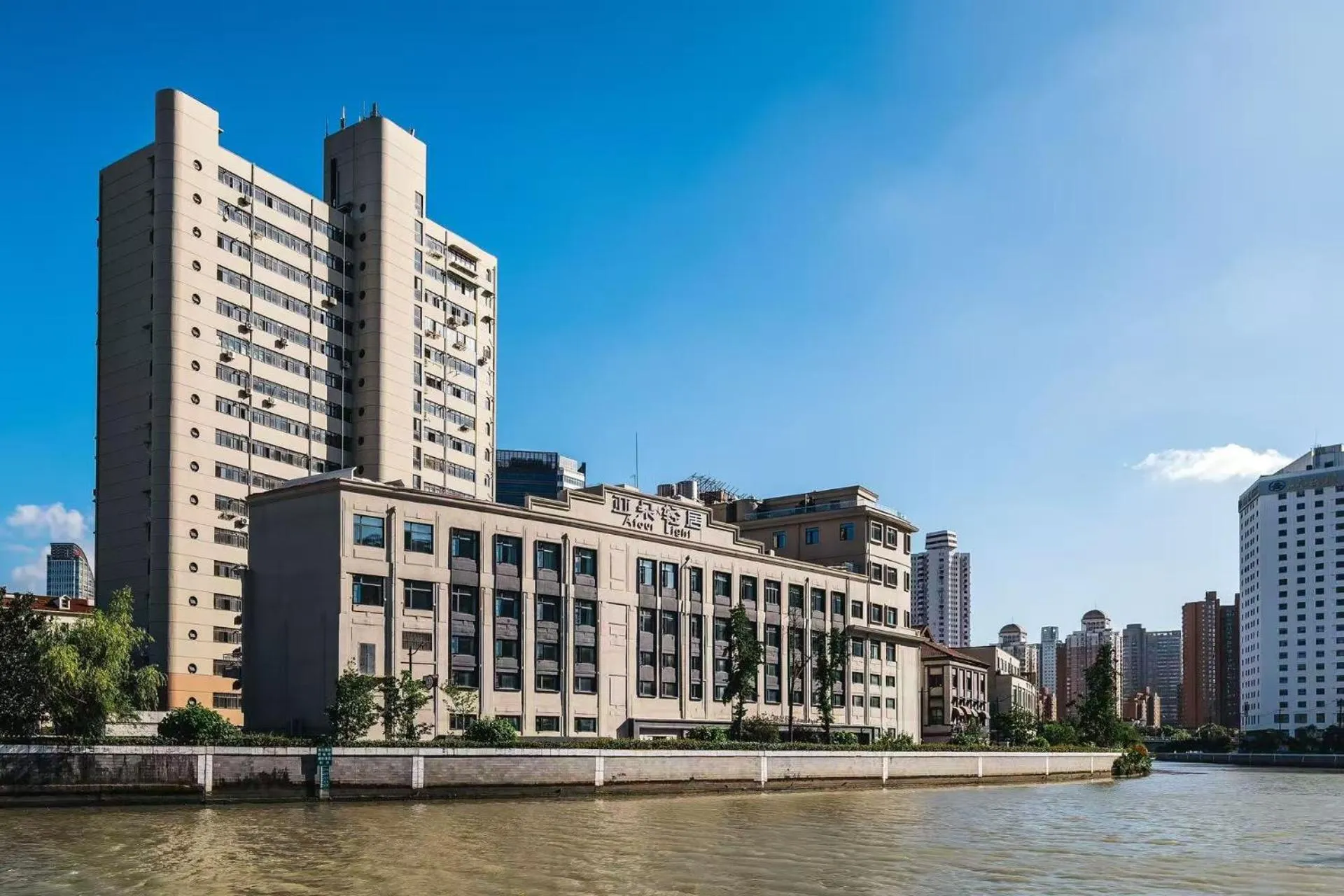 Property building in Atour Light Hotel Shanghai Jing'an Natural History Museum, Suzhou River Bank