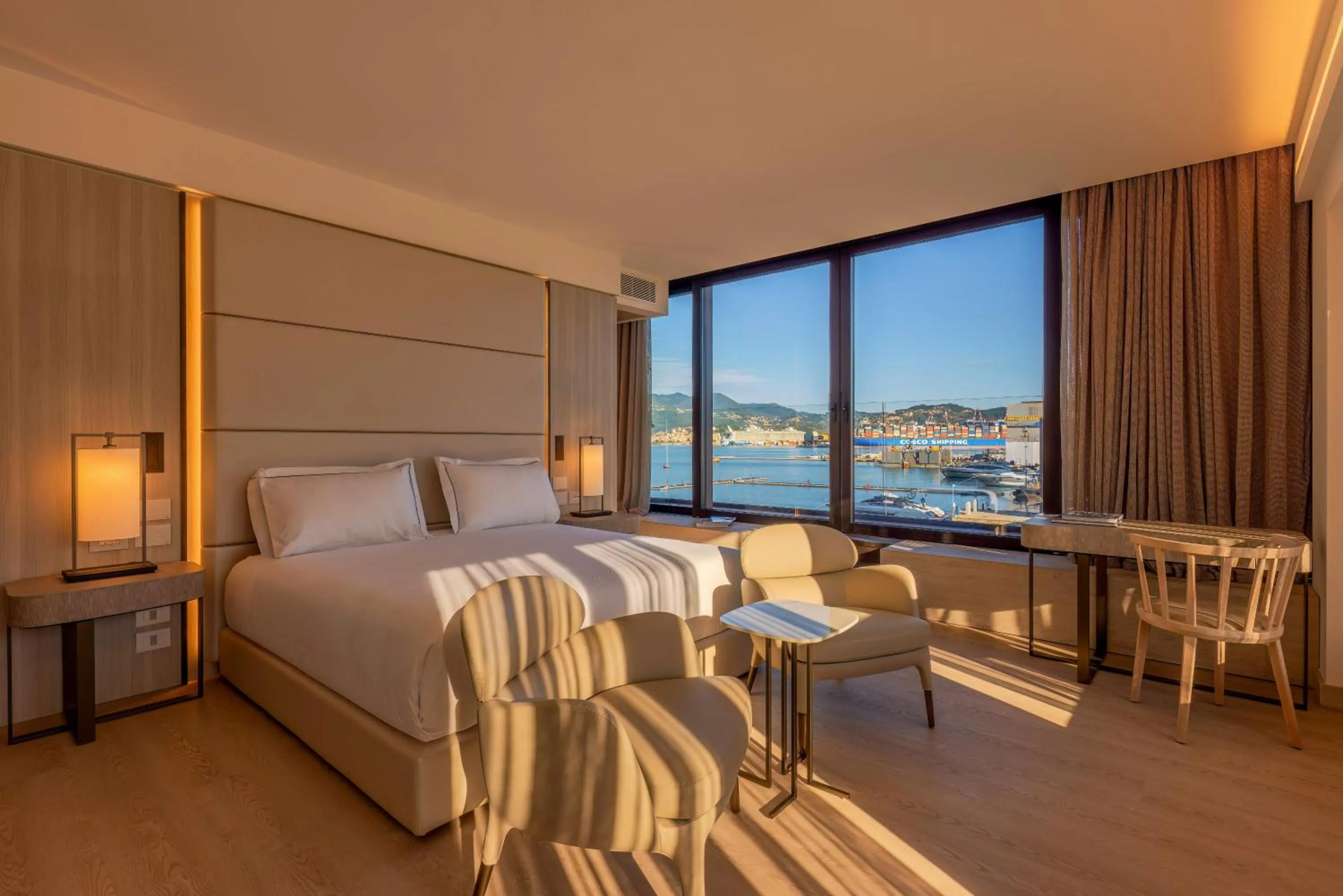 Sea view, Bed in Porto Lotti Suite Hotel
