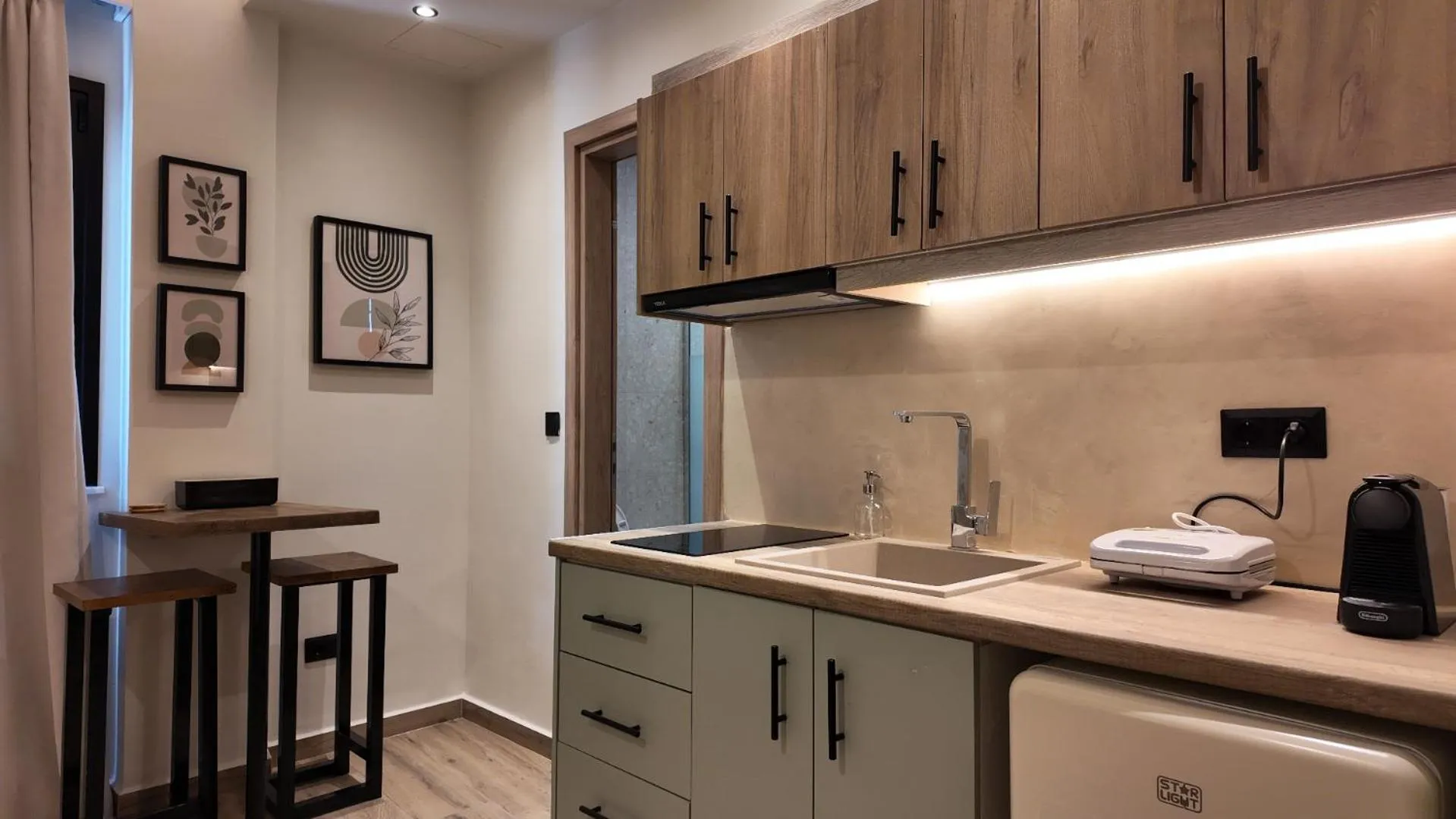 Coffee/tea facilities in Euphoria Apartments Monastiraki