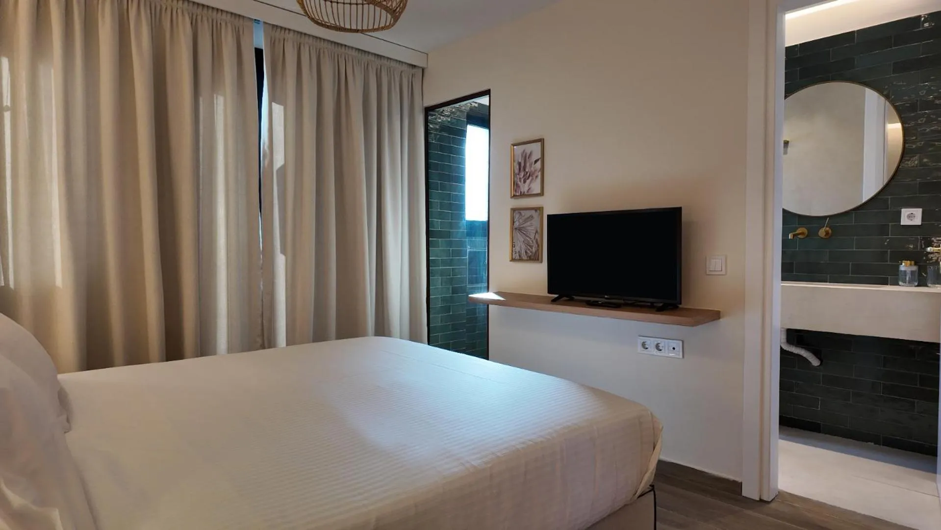Bed in Euphoria Apartments Monastiraki