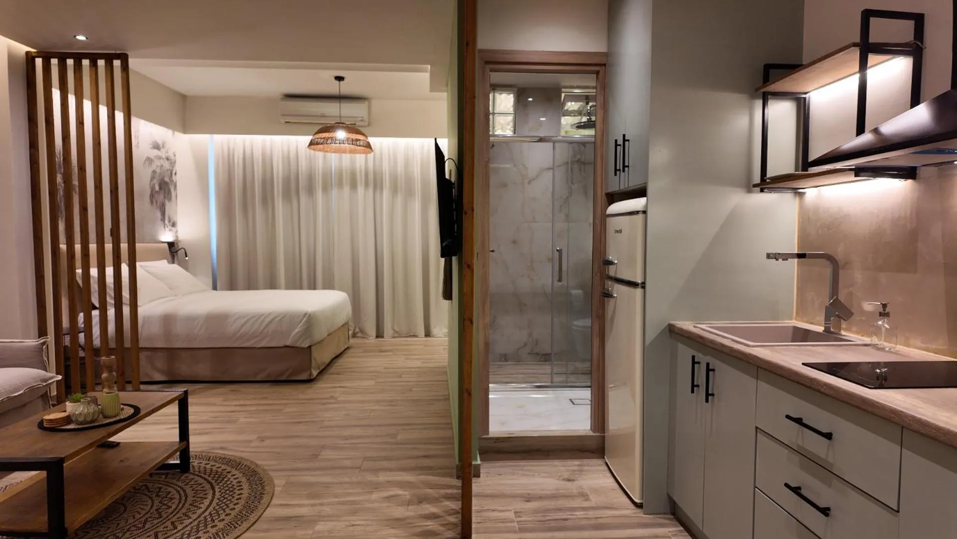 Shower, Bed in Euphoria Apartments Monastiraki