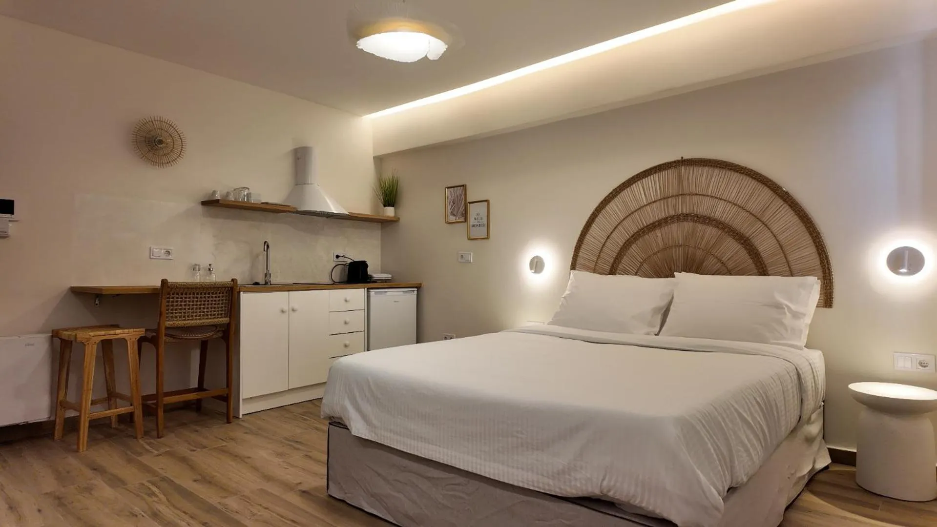 Bed in Euphoria Apartments Monastiraki