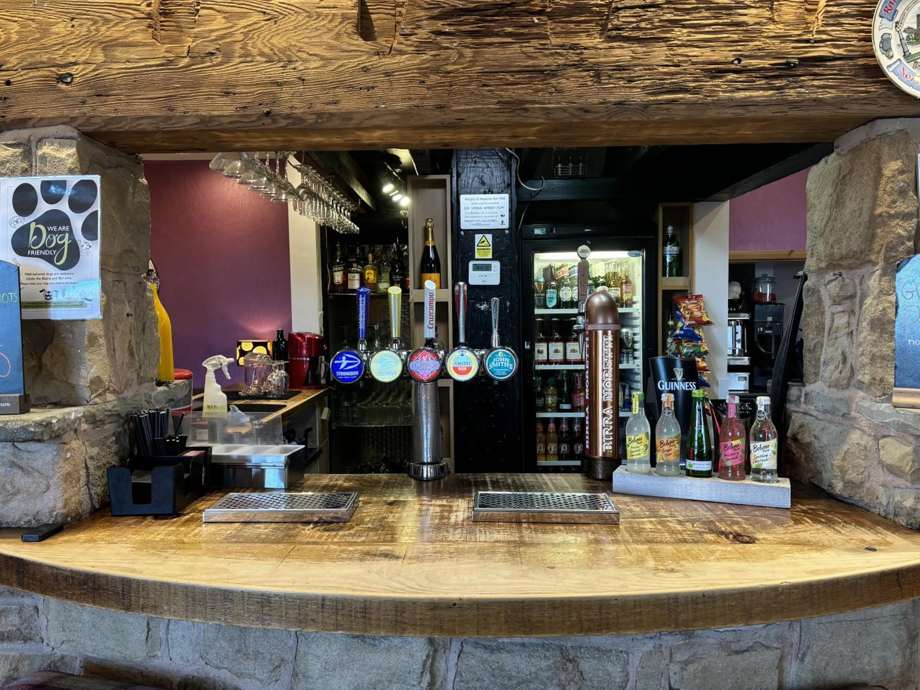 Lounge or bar in Twin Oaks Hotel