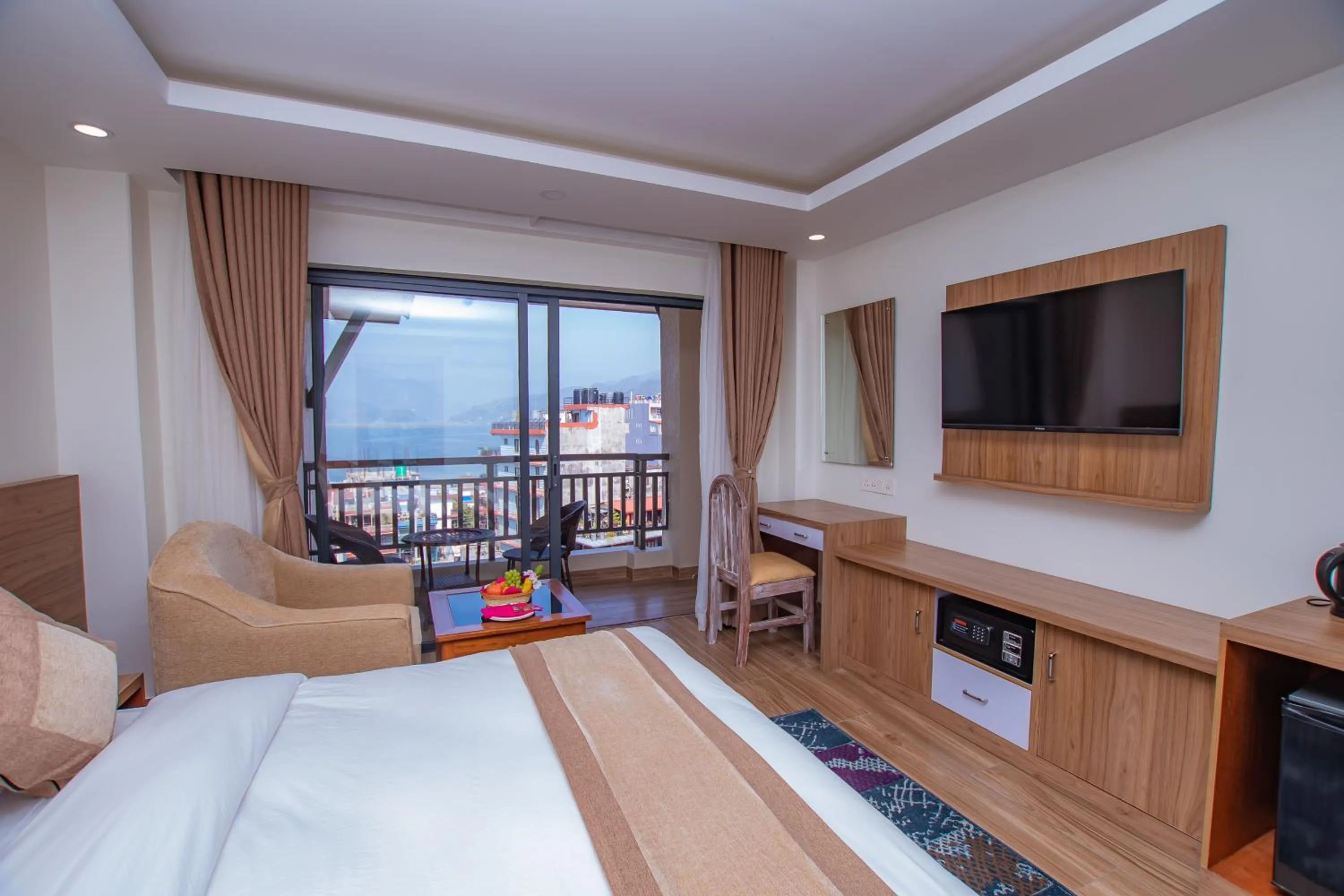 Bed in Hotel Pokhara Village & SPA