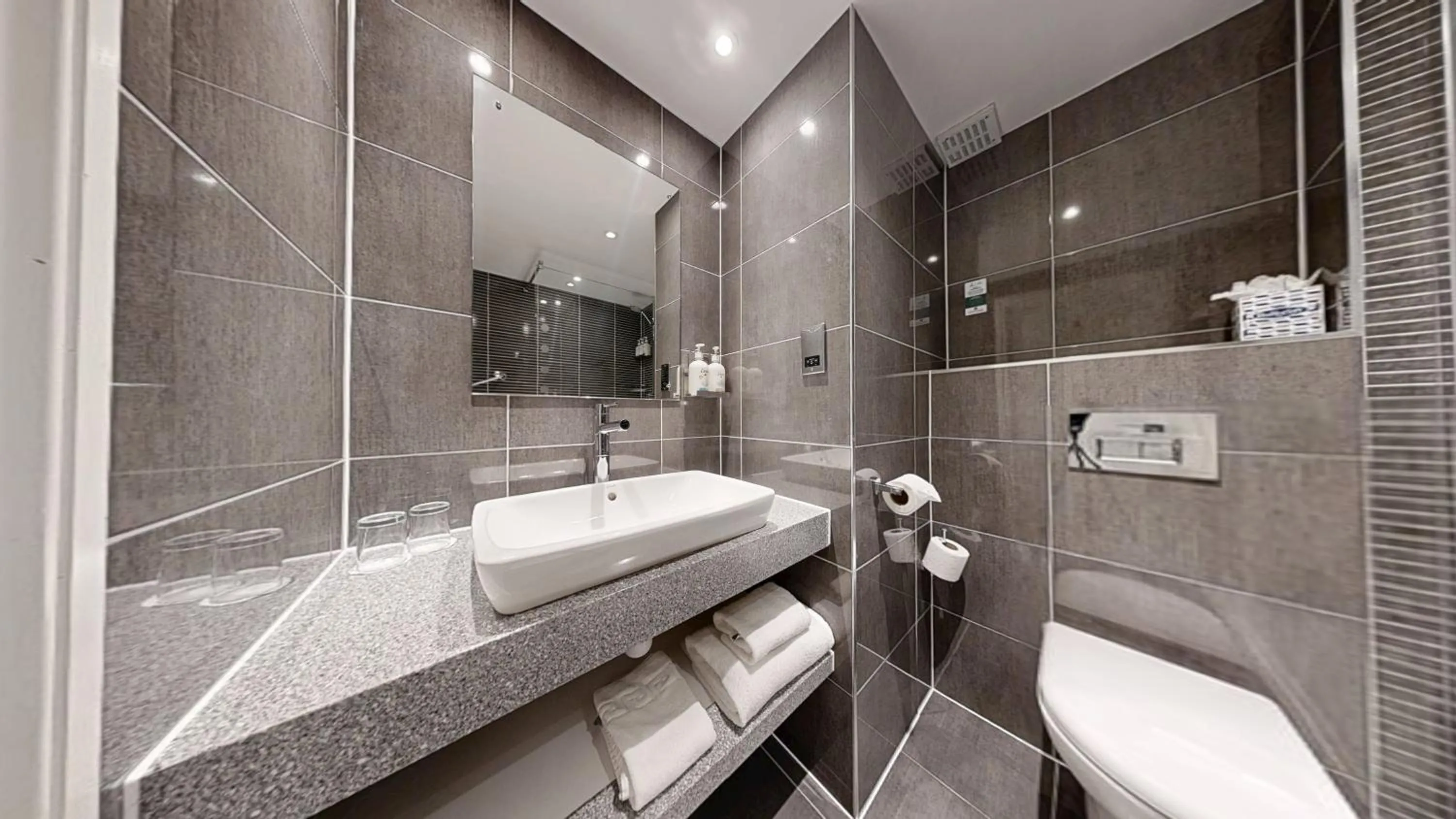 Bathroom in Holiday Inn Kenilworth - Warwick by IHG