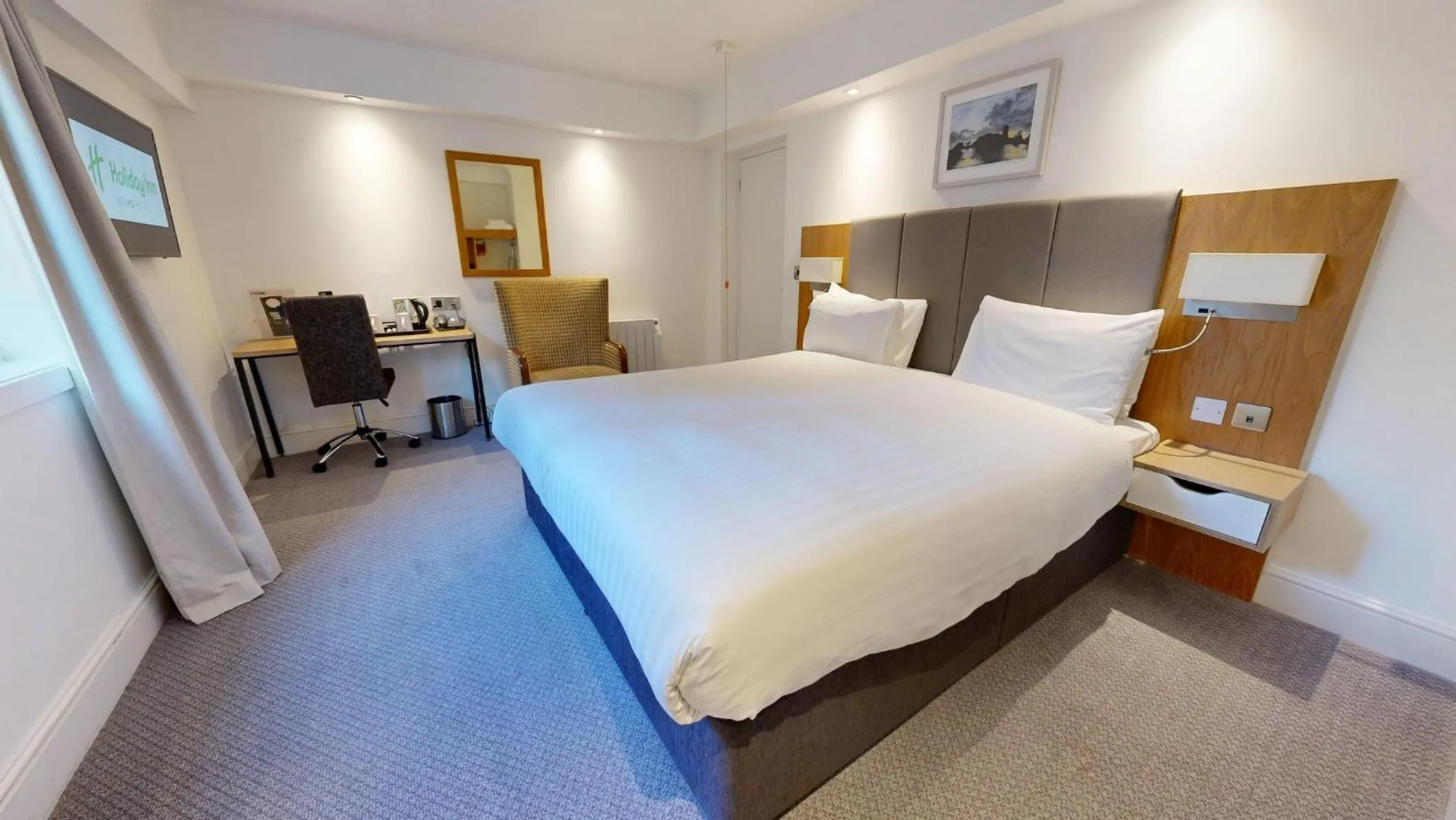 Photo of the whole room, Bed in Holiday Inn Kenilworth - Warwick by IHG