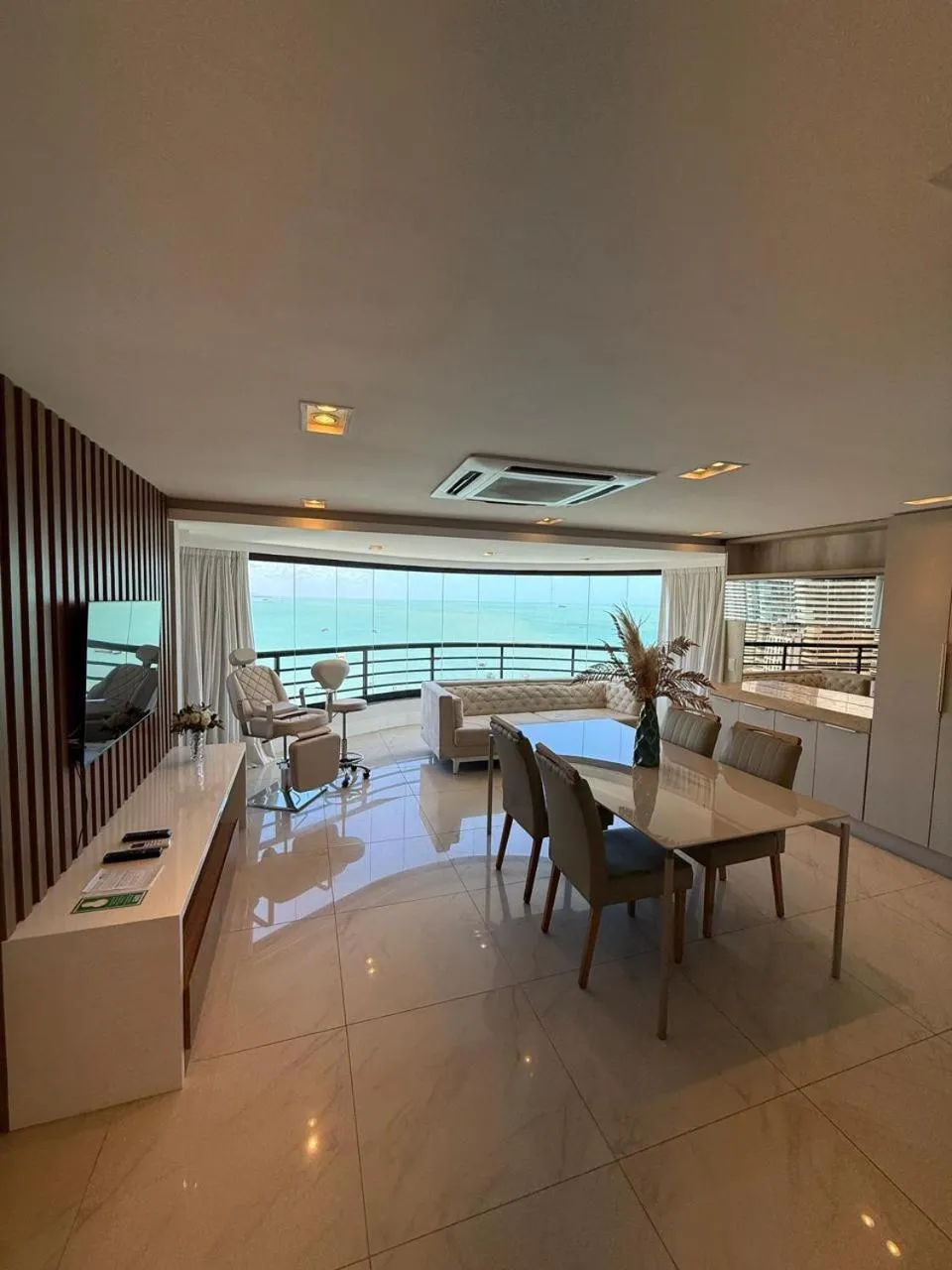 Seating area in Iate Plaza Hotel