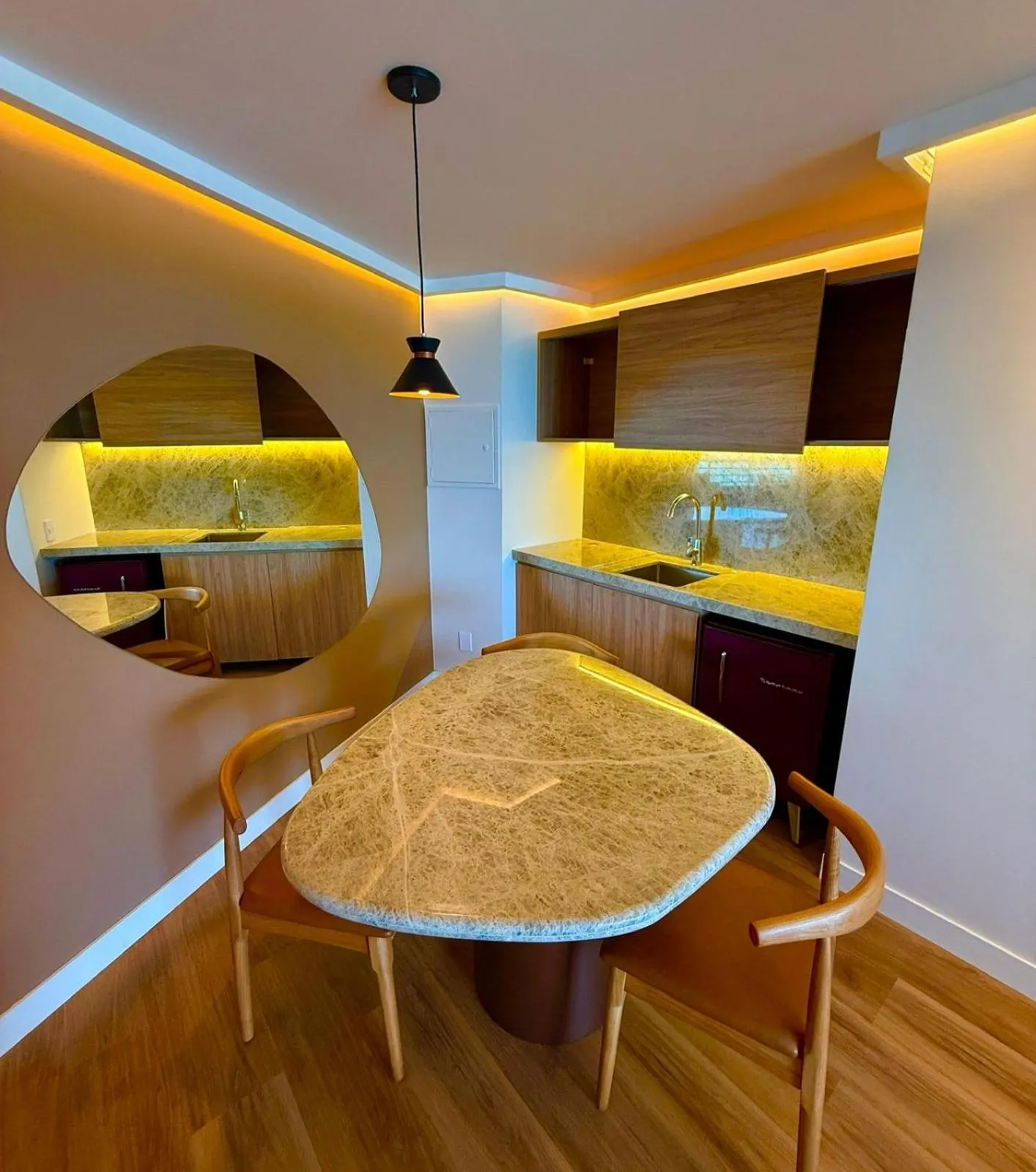 Seating area, Bed in Iate Plaza Hotel