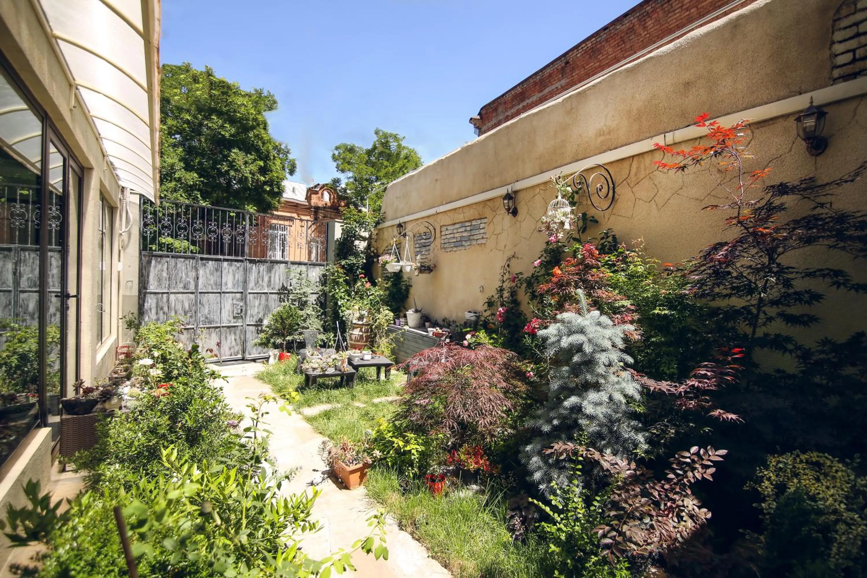 Spring in Kenari Hotel